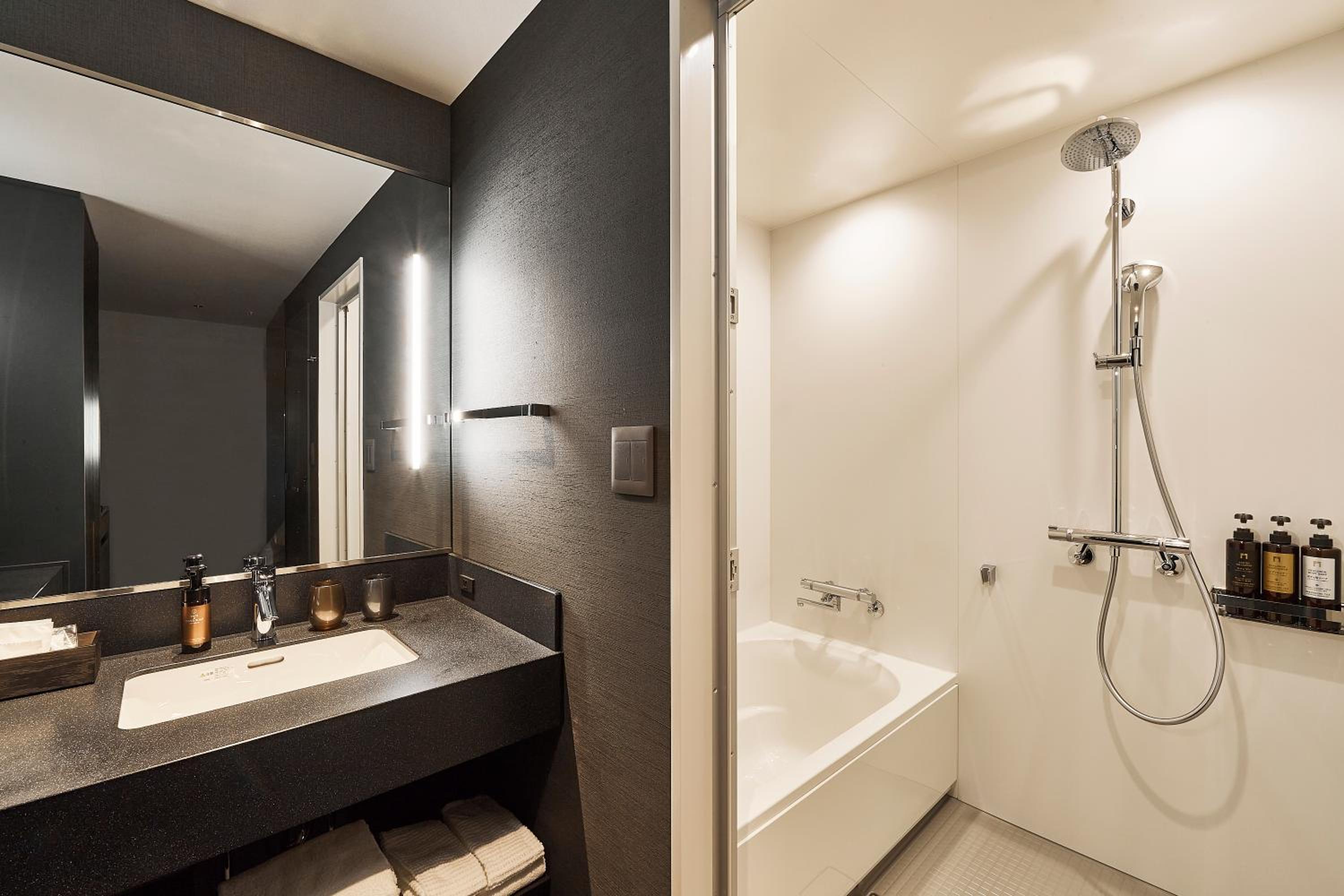 Standard Double Room - Smoking (E-Cigarettes Only) photo 2