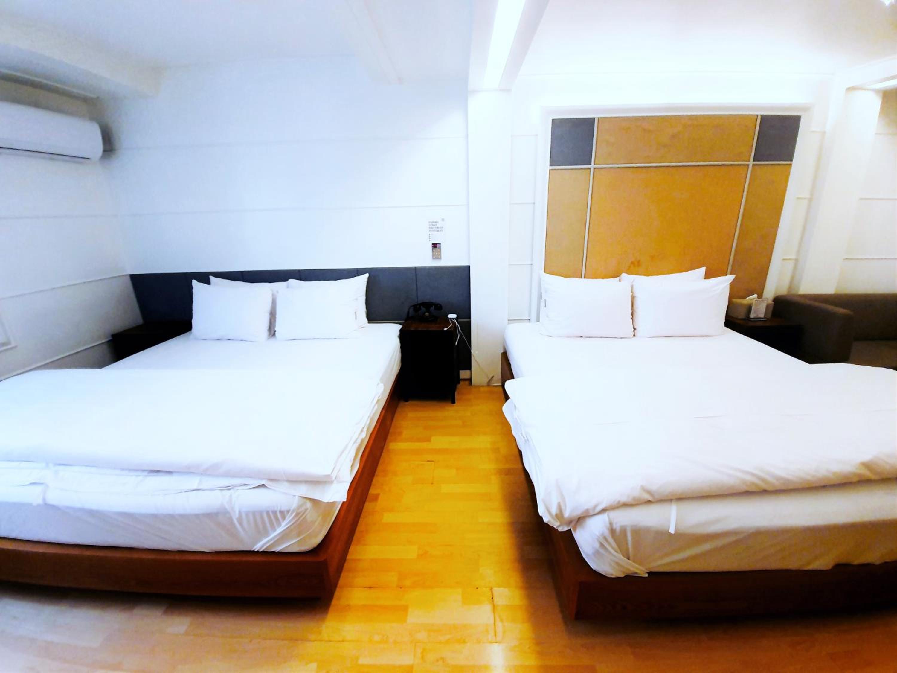 Deluxe Twin Room photo 3