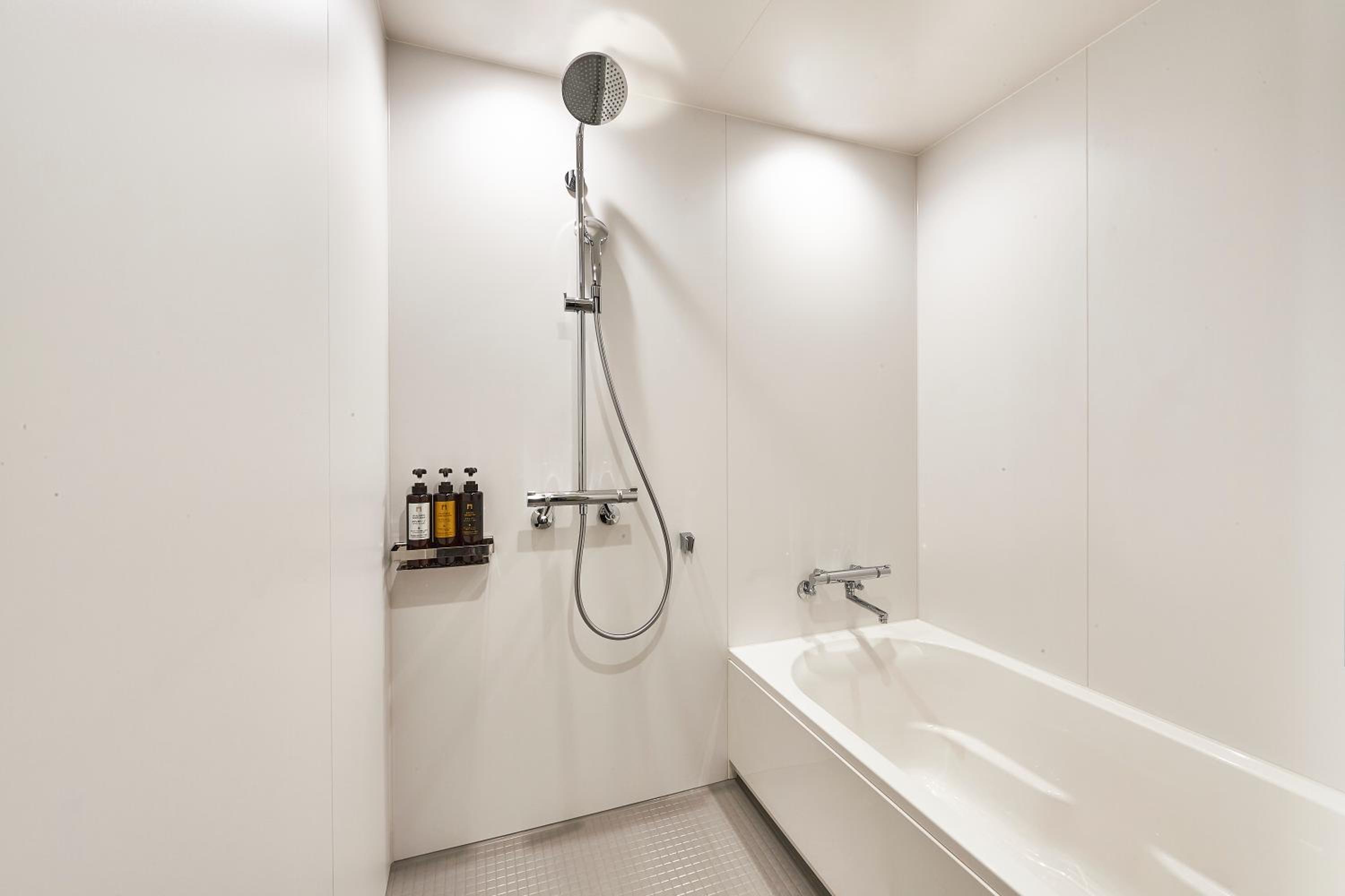 Superior Corner Hollywood Twin Room with View - Smoking (E-Cigarets Only) photo 3