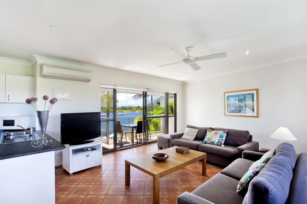 Standard Two-Bedroom Apartment - Waterfront photo 3