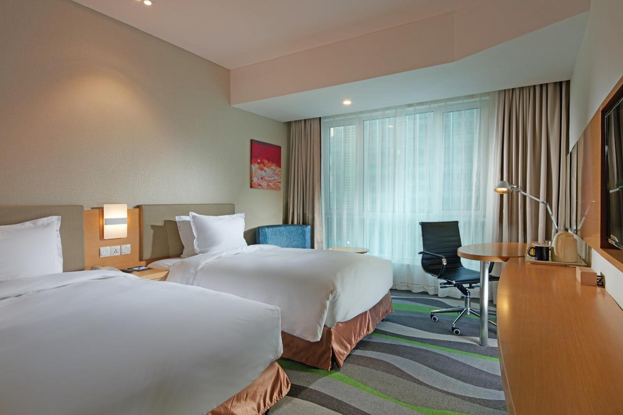 Standard Twin Room with Walk-In Shower