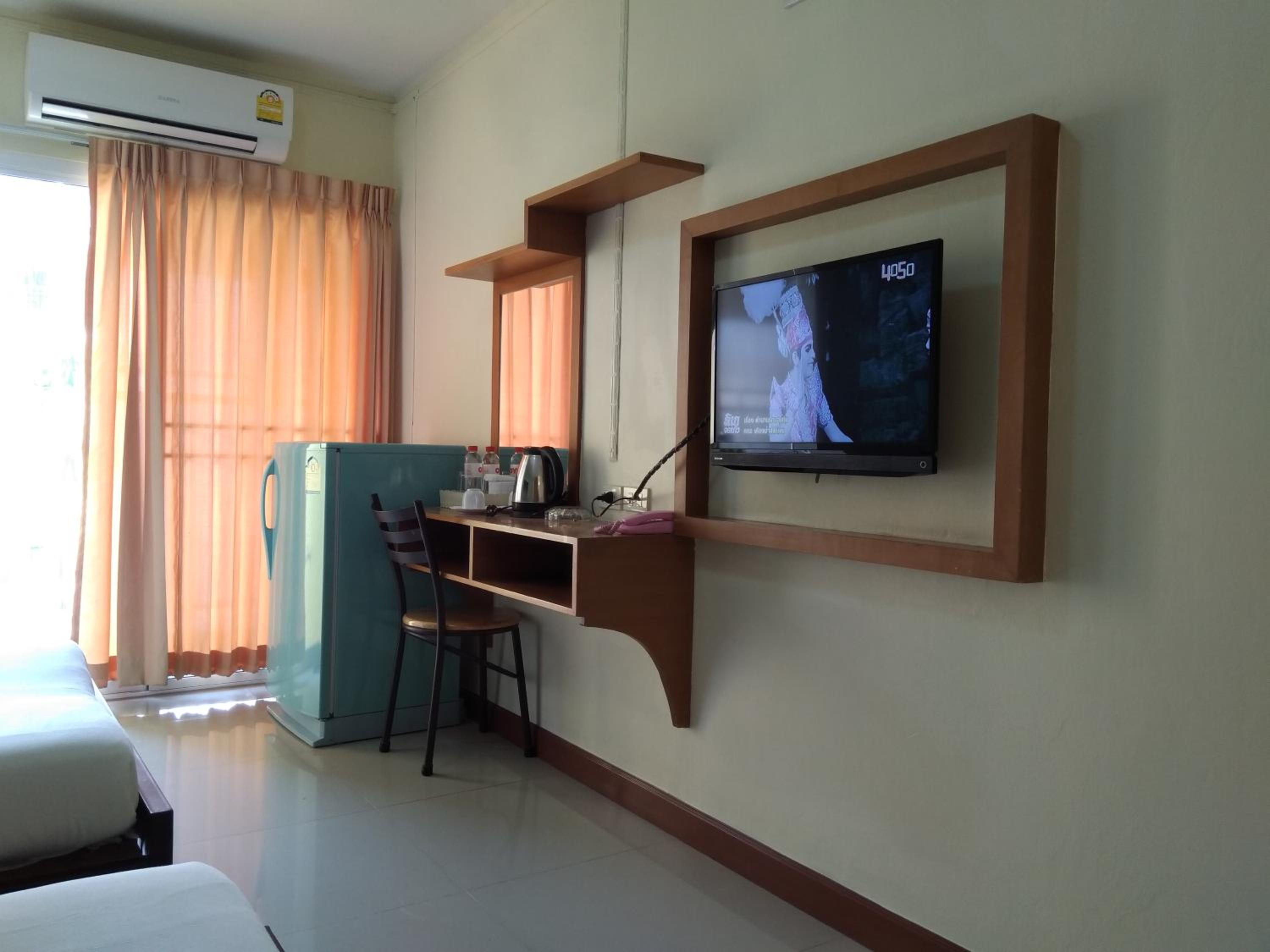 Twin Room with Balcony - Photo 16