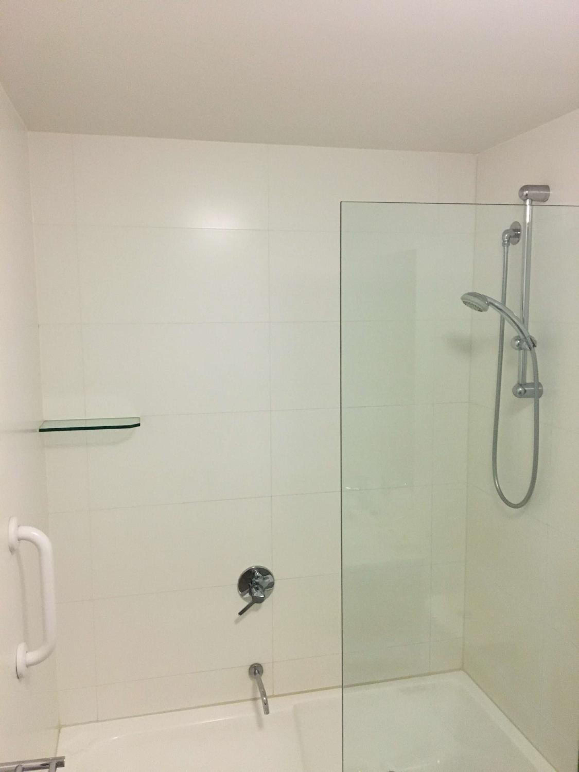 One-Bedroom Apartment - Annex Building - Photo 2