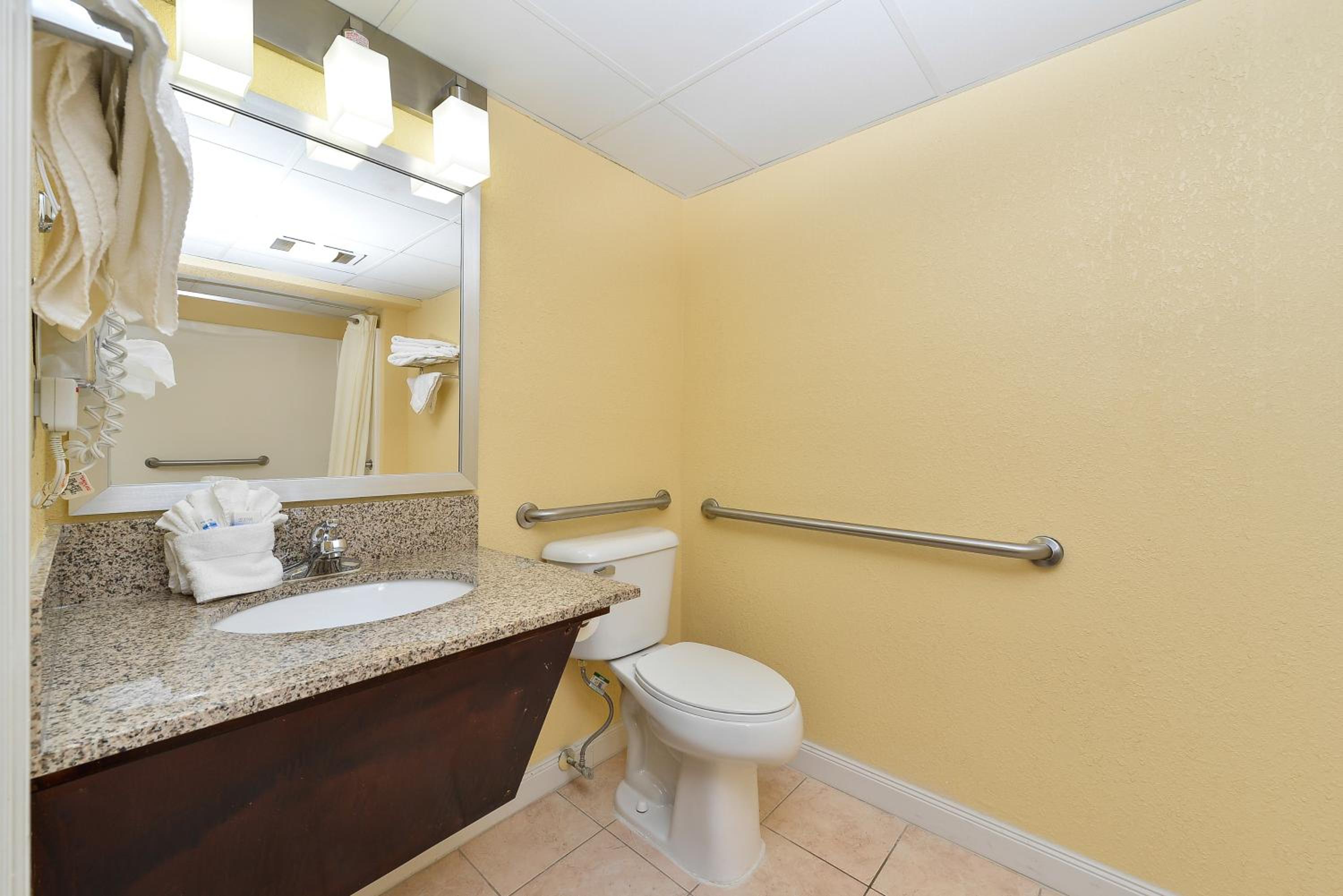 King Room - Non-Smoking - Photo 3
