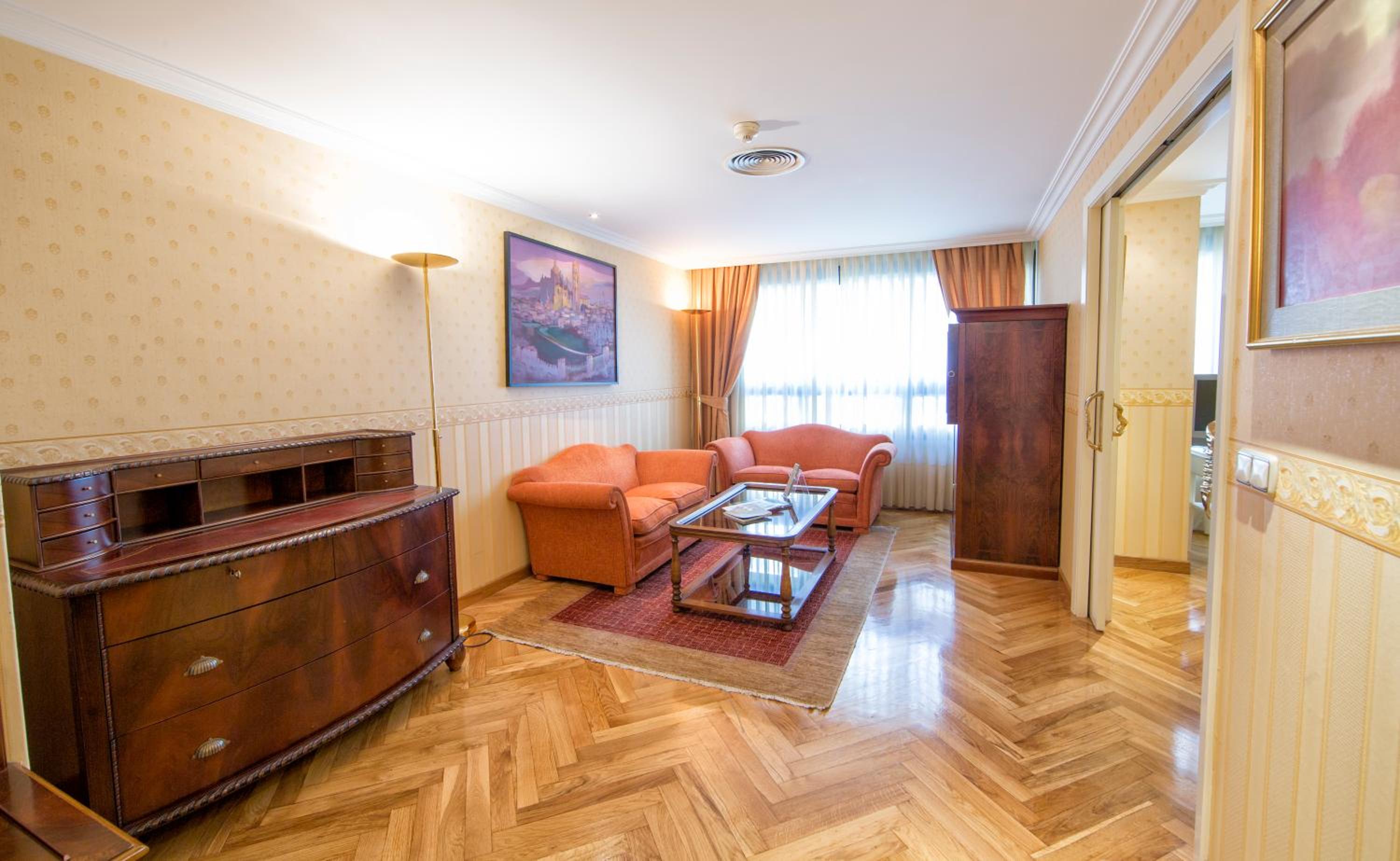 Suite - Photo 4