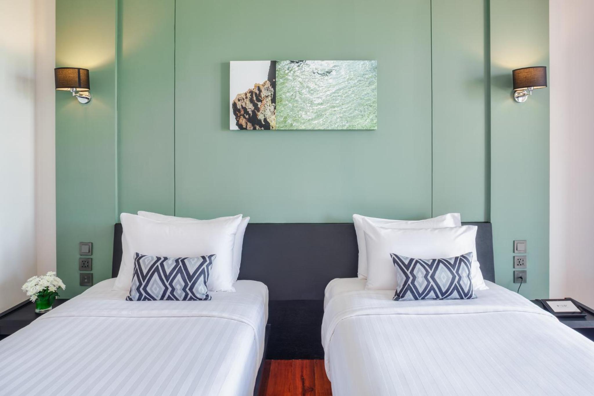 Deluxe Twin Room with Sea View - Photo 5