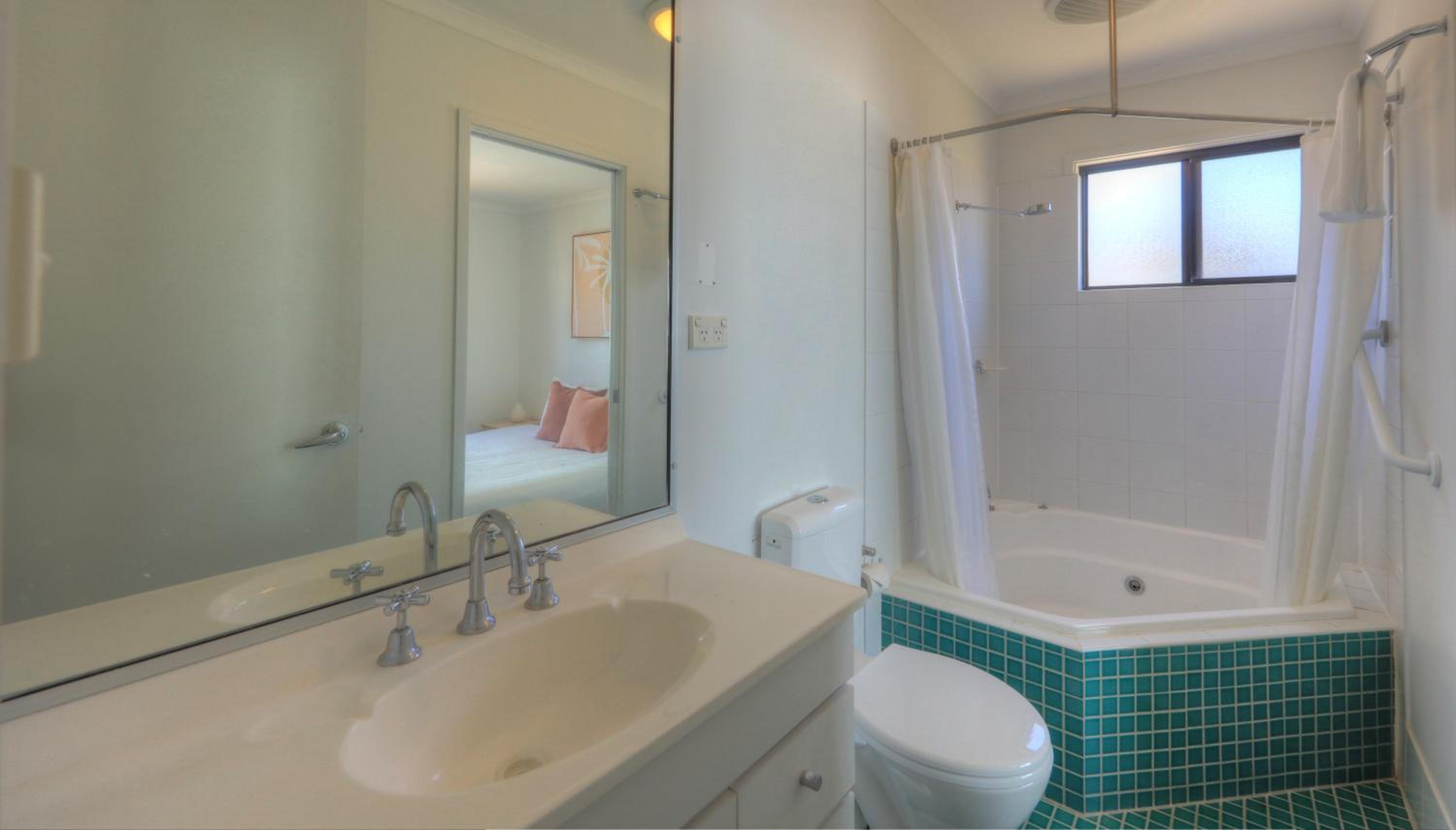 Two Bedroom Palm Spa Cabin photo 3