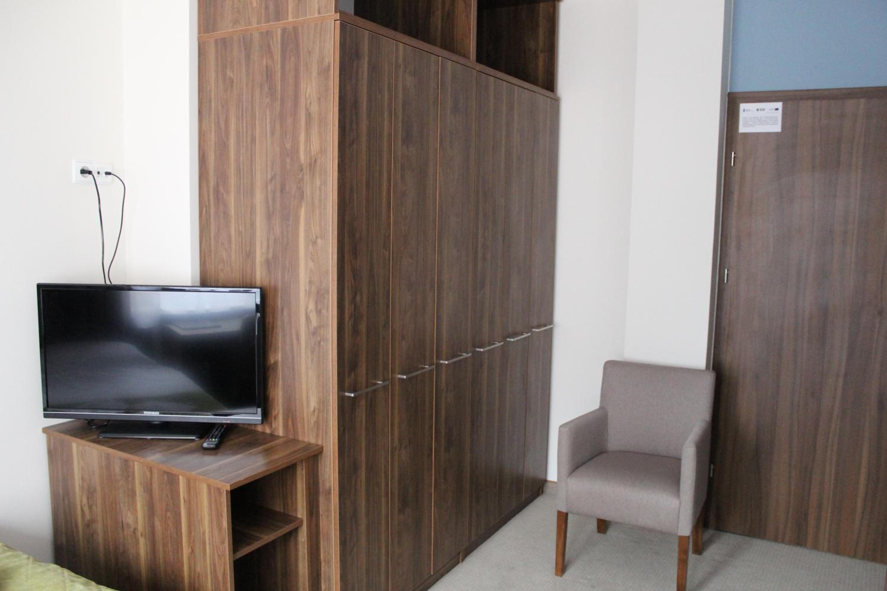 Family Room - Photo 4