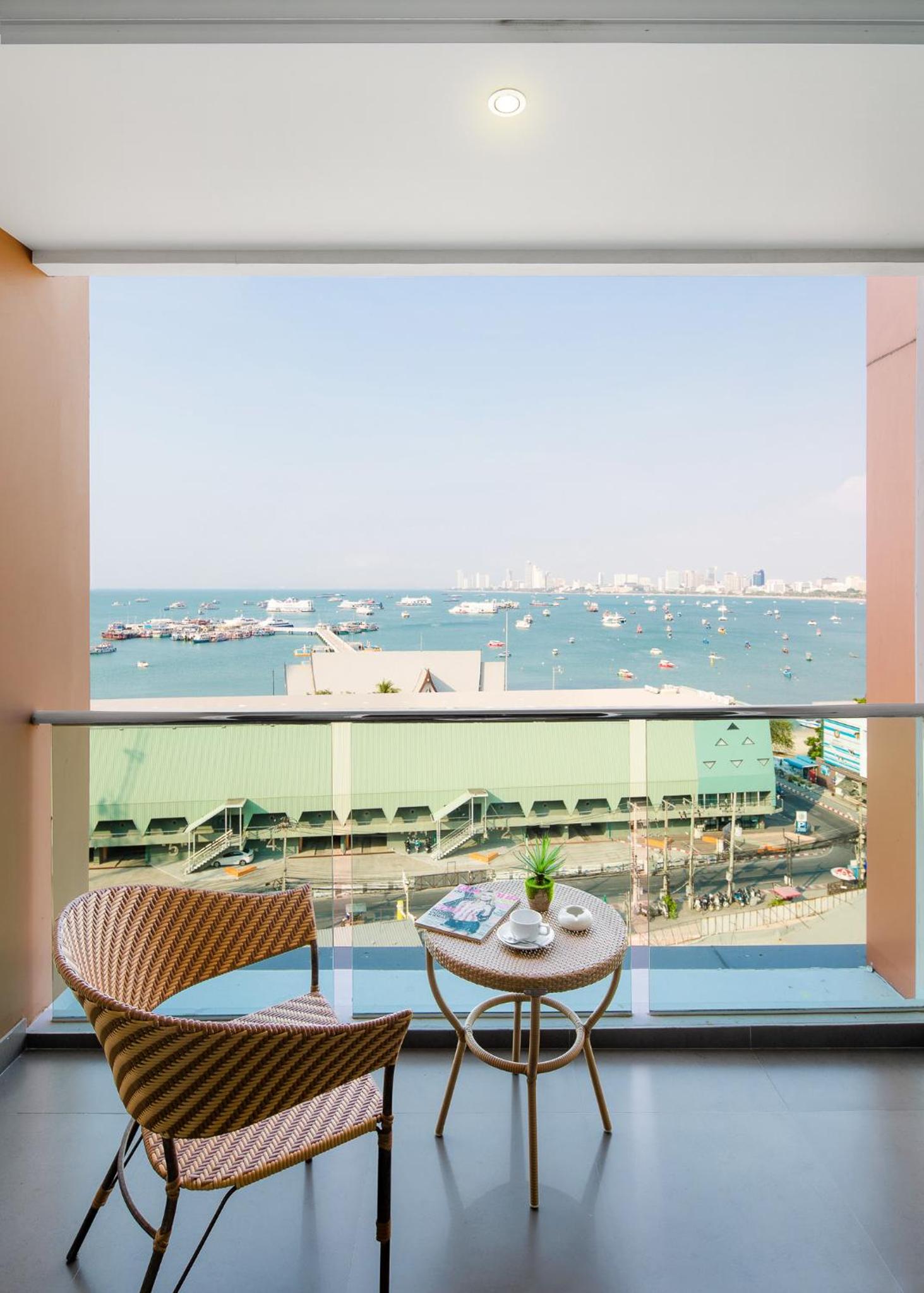 Deluxe Ocean Room