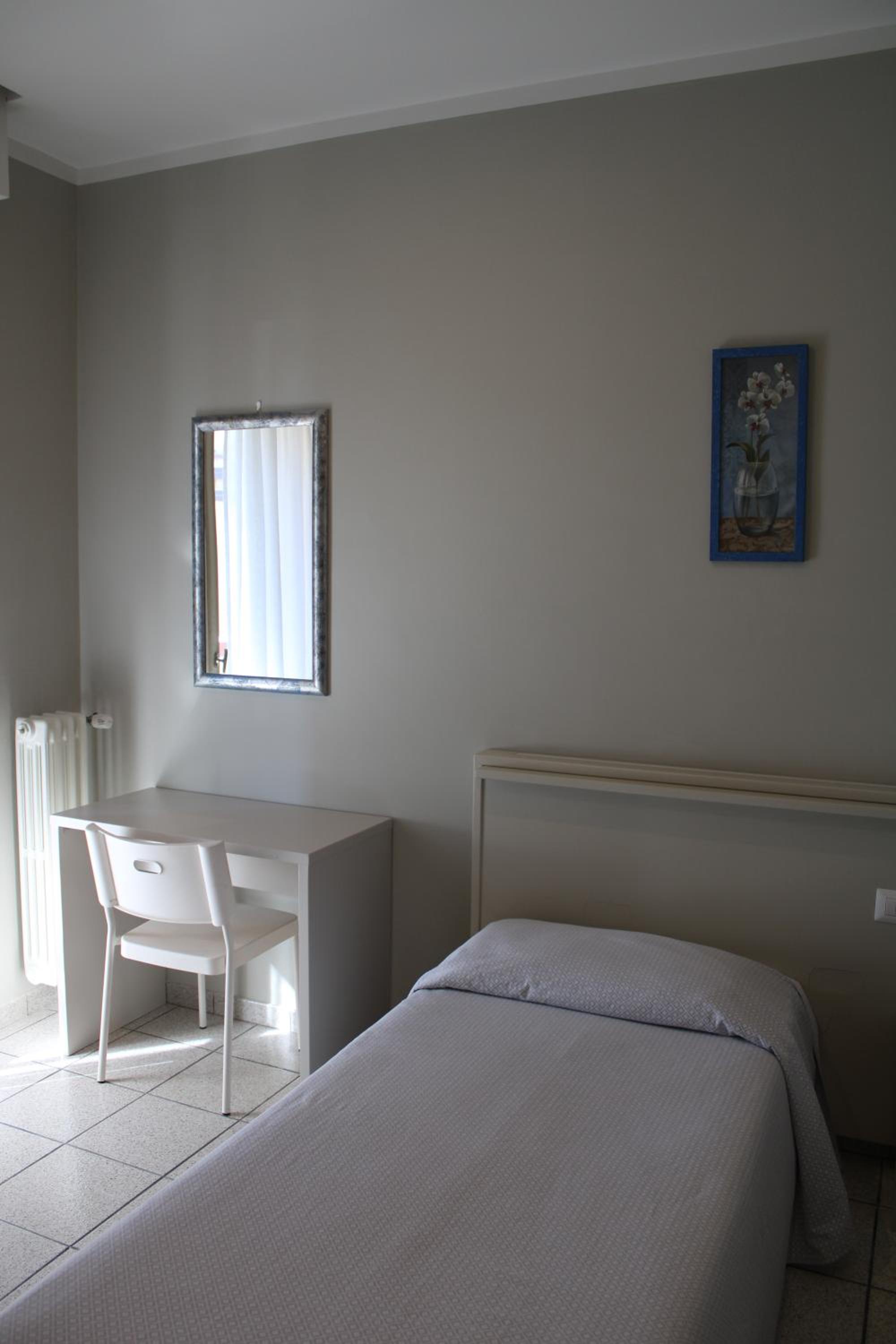 Single Room photo 2
