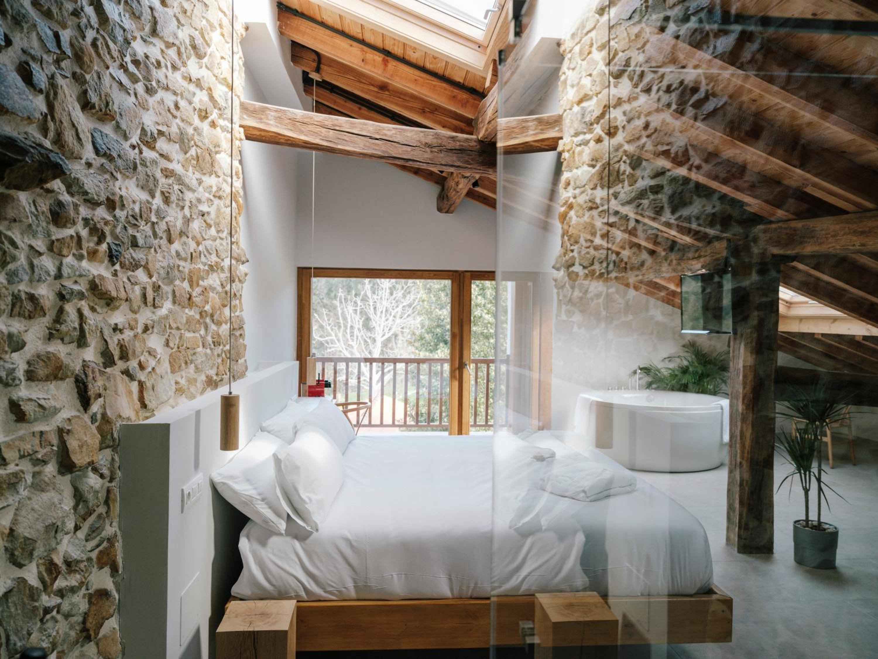 Deluxe Room - Photo 9