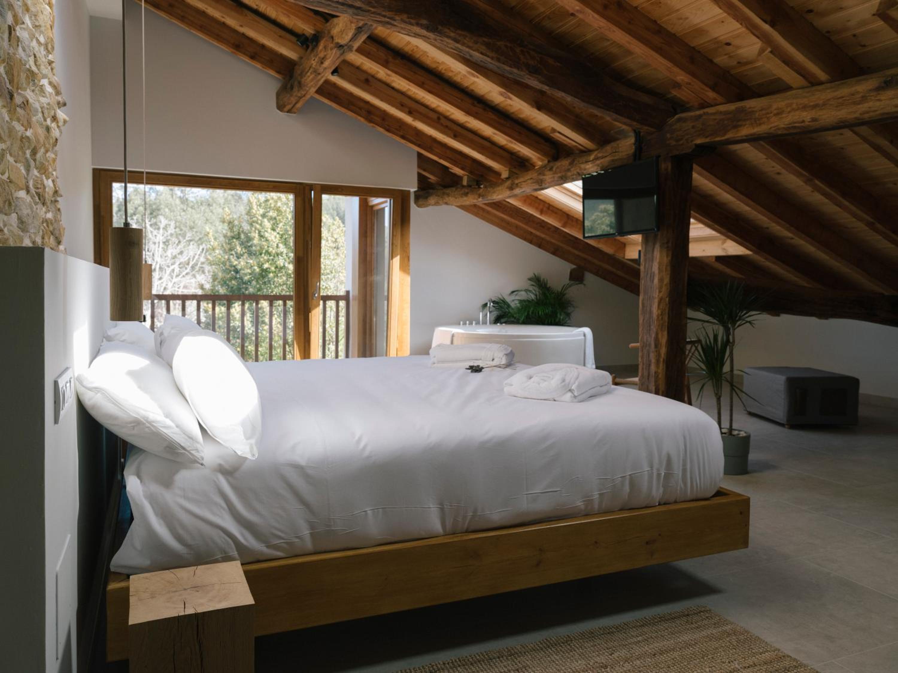 Deluxe Room - Photo 10