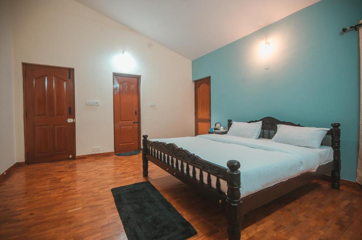 Deluxe Double Room with Balcony - Photo 2