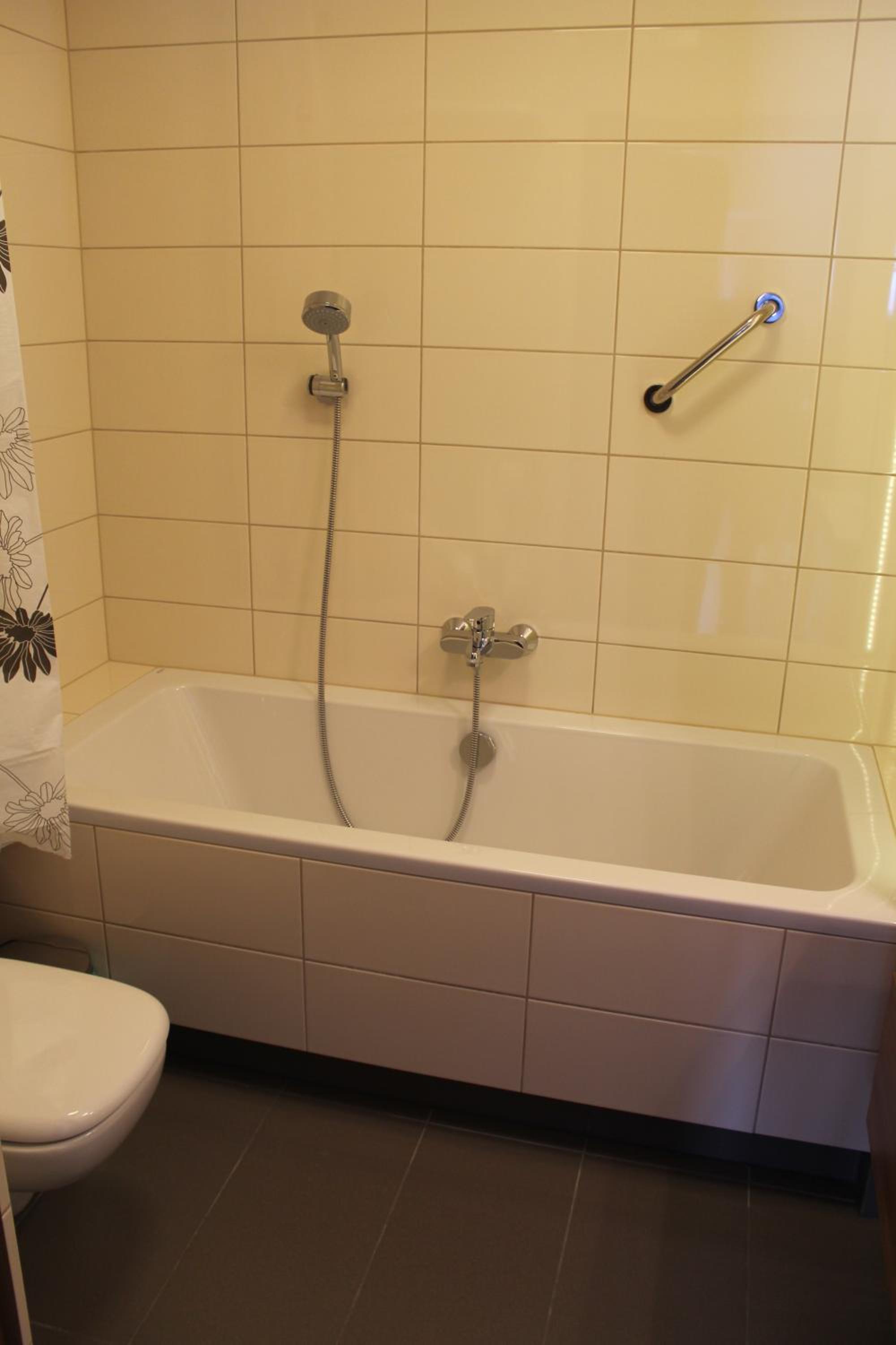 Two-Bedroom Apartment - Photo 7