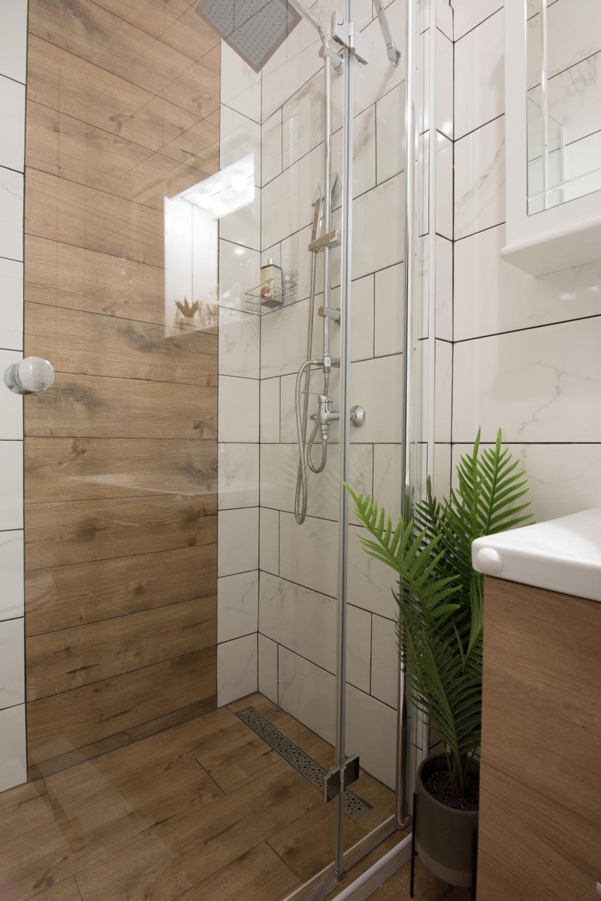 Double or Twin Room with Private Bathroom - Photo 22
