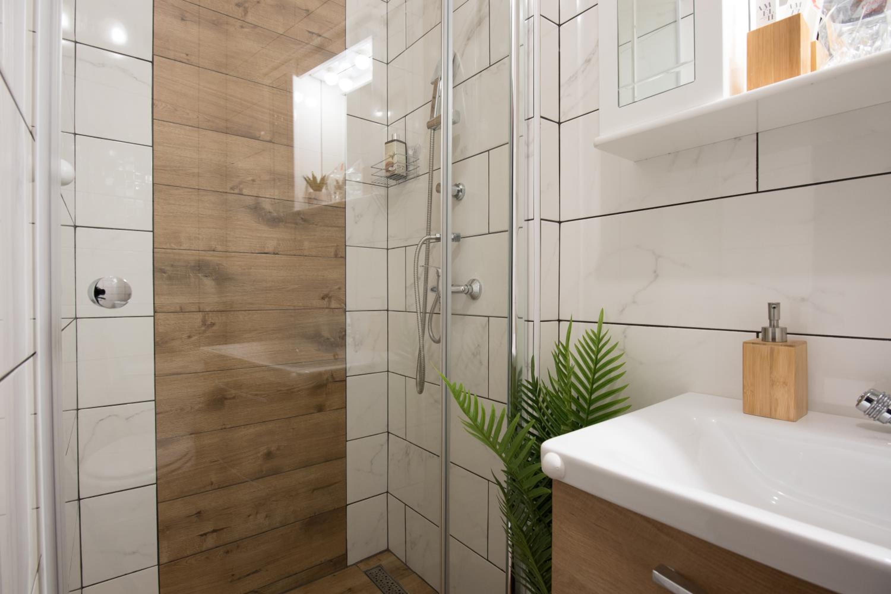 Double or Twin Room with Private Bathroom - Photo 14
