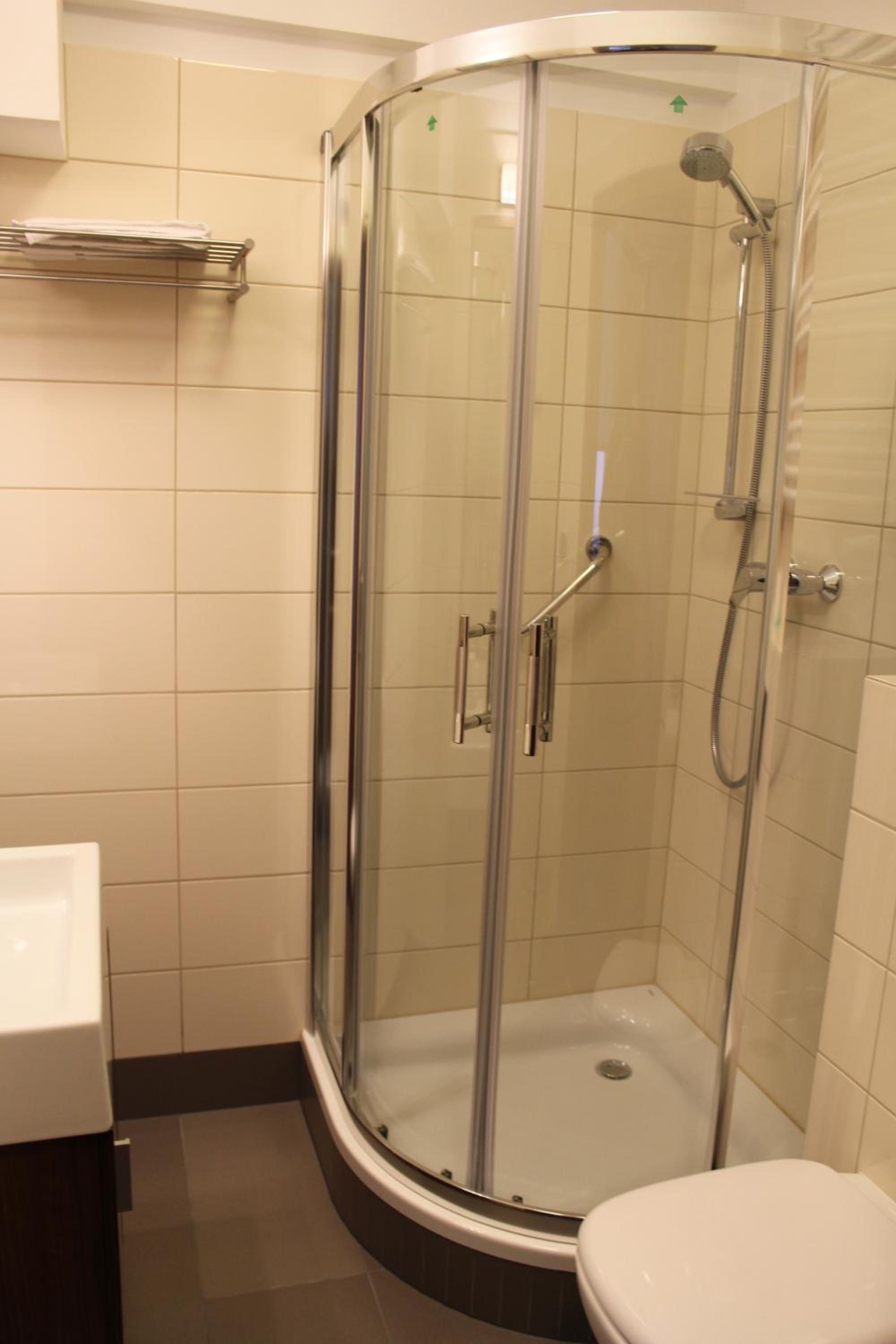 Double Room with Private Bathroom - Photo 8