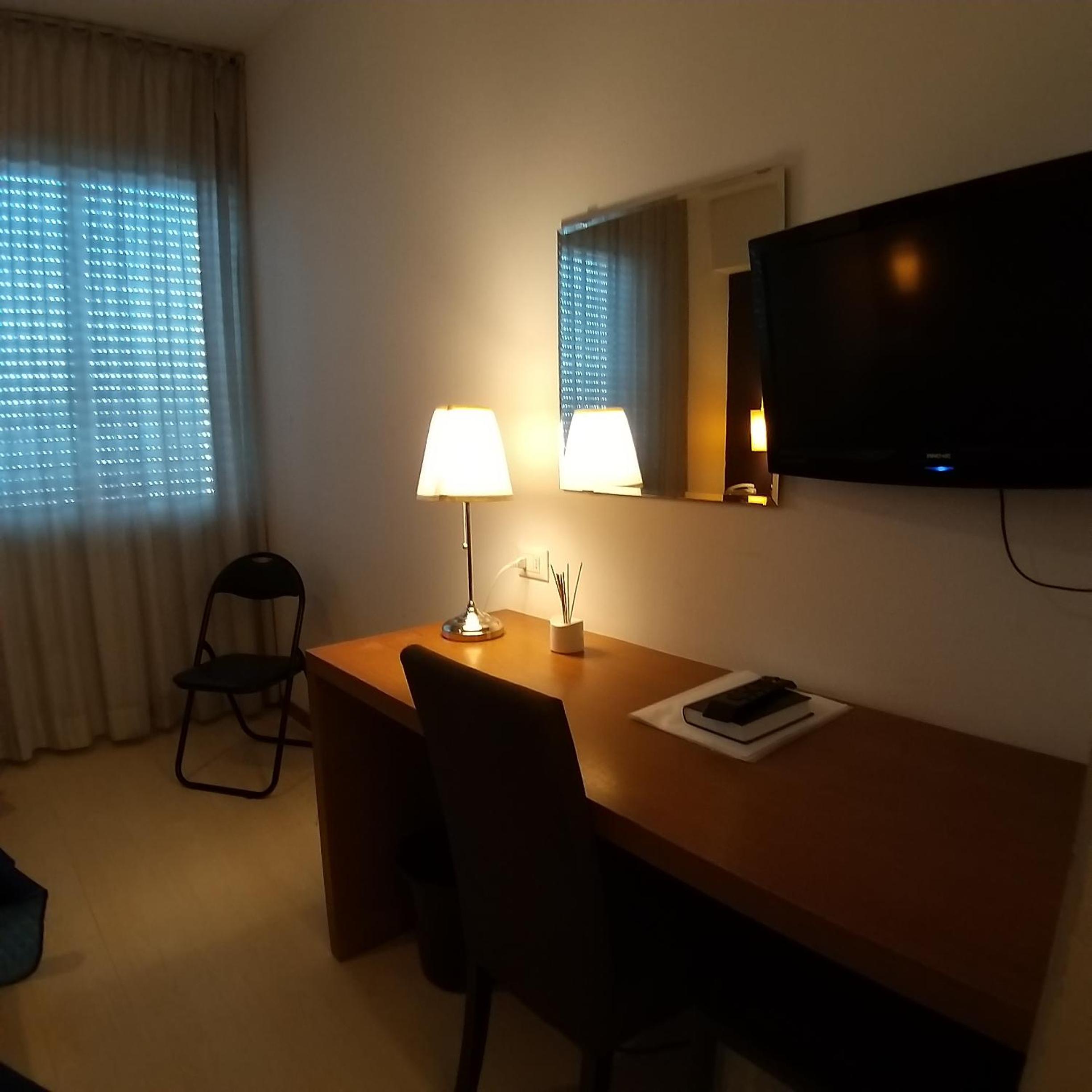 Double or Twin Room - Photo 13
