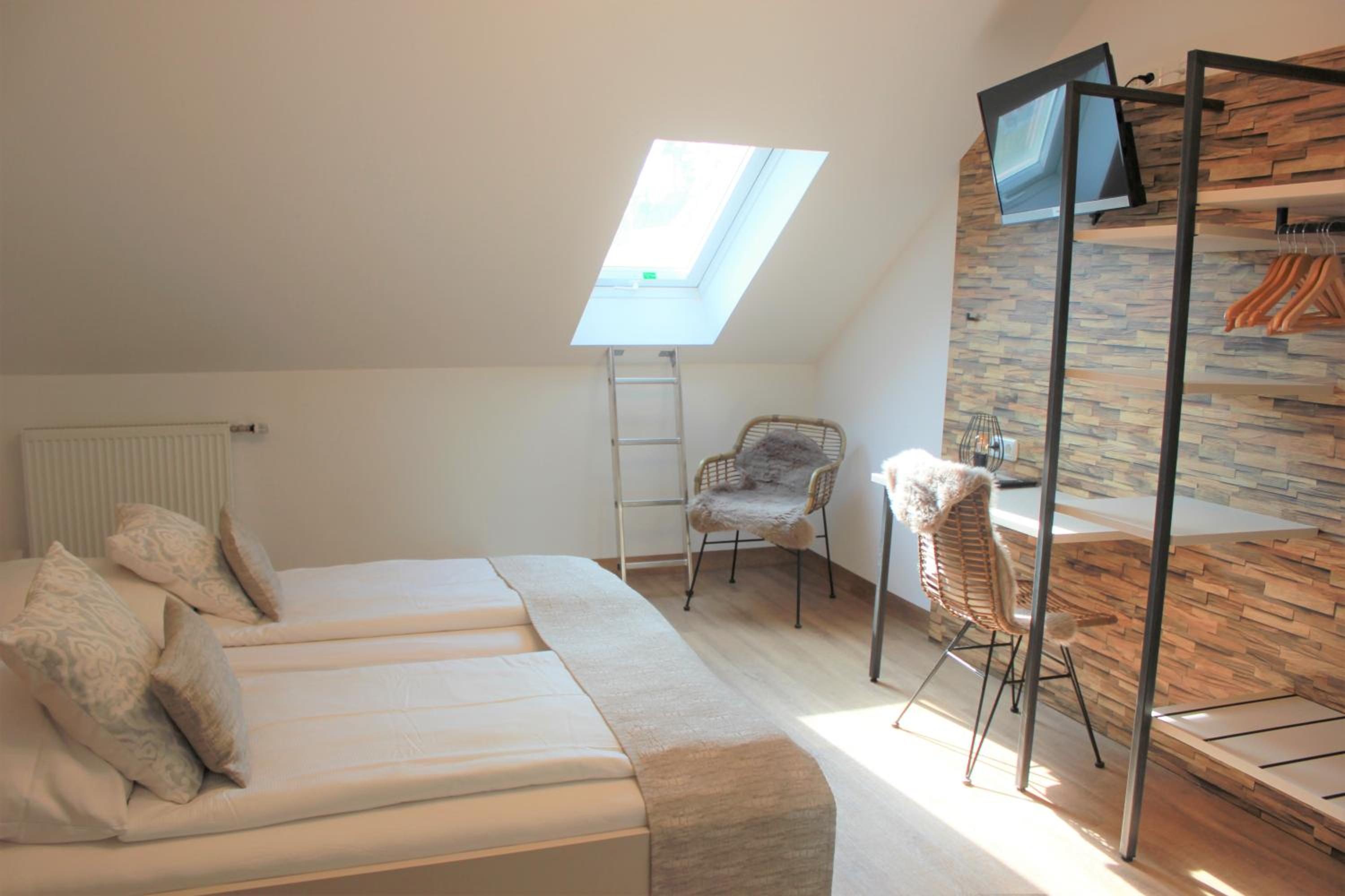 Double Room - Photo 12
