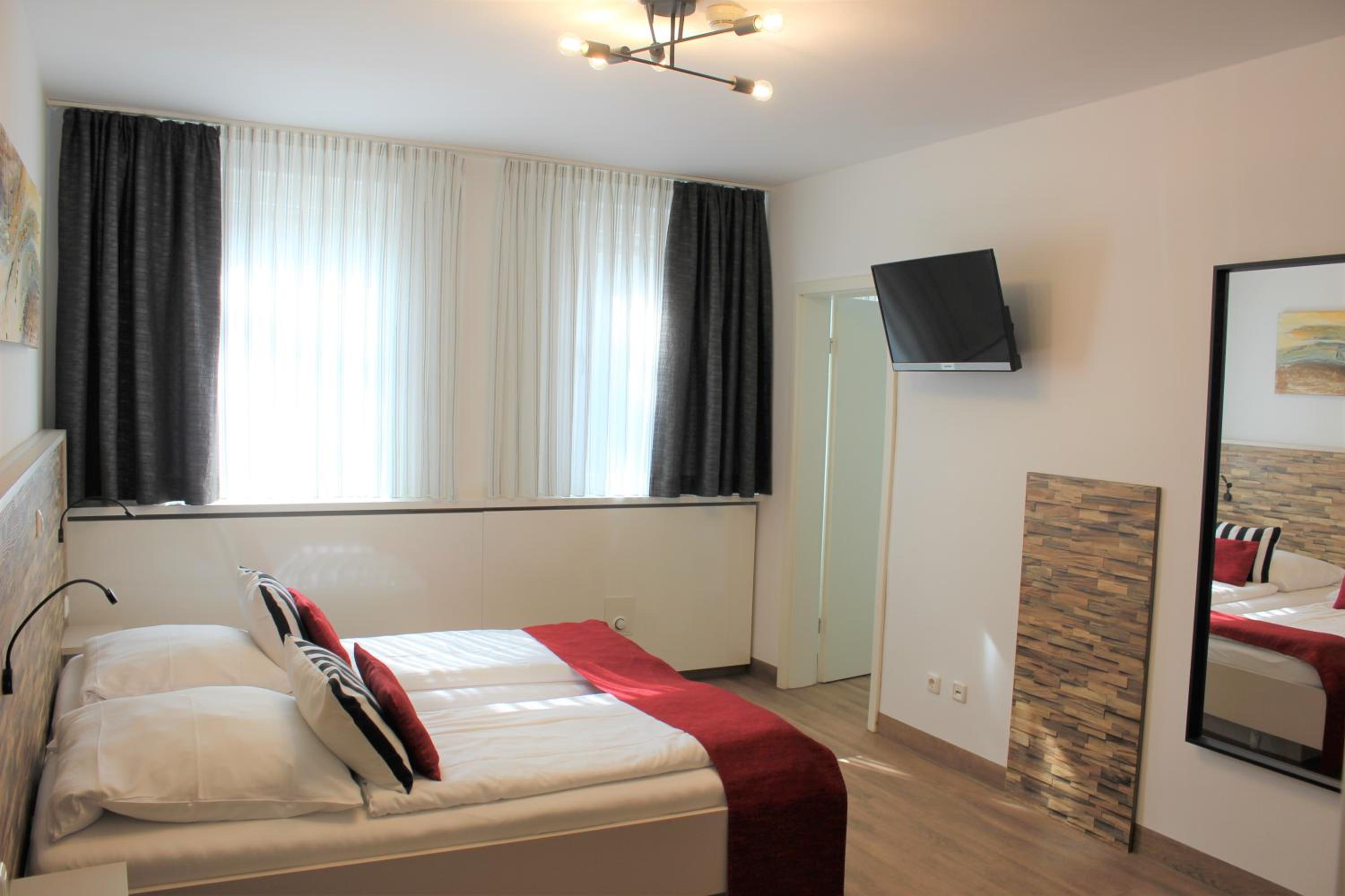 Double Room - Photo 9