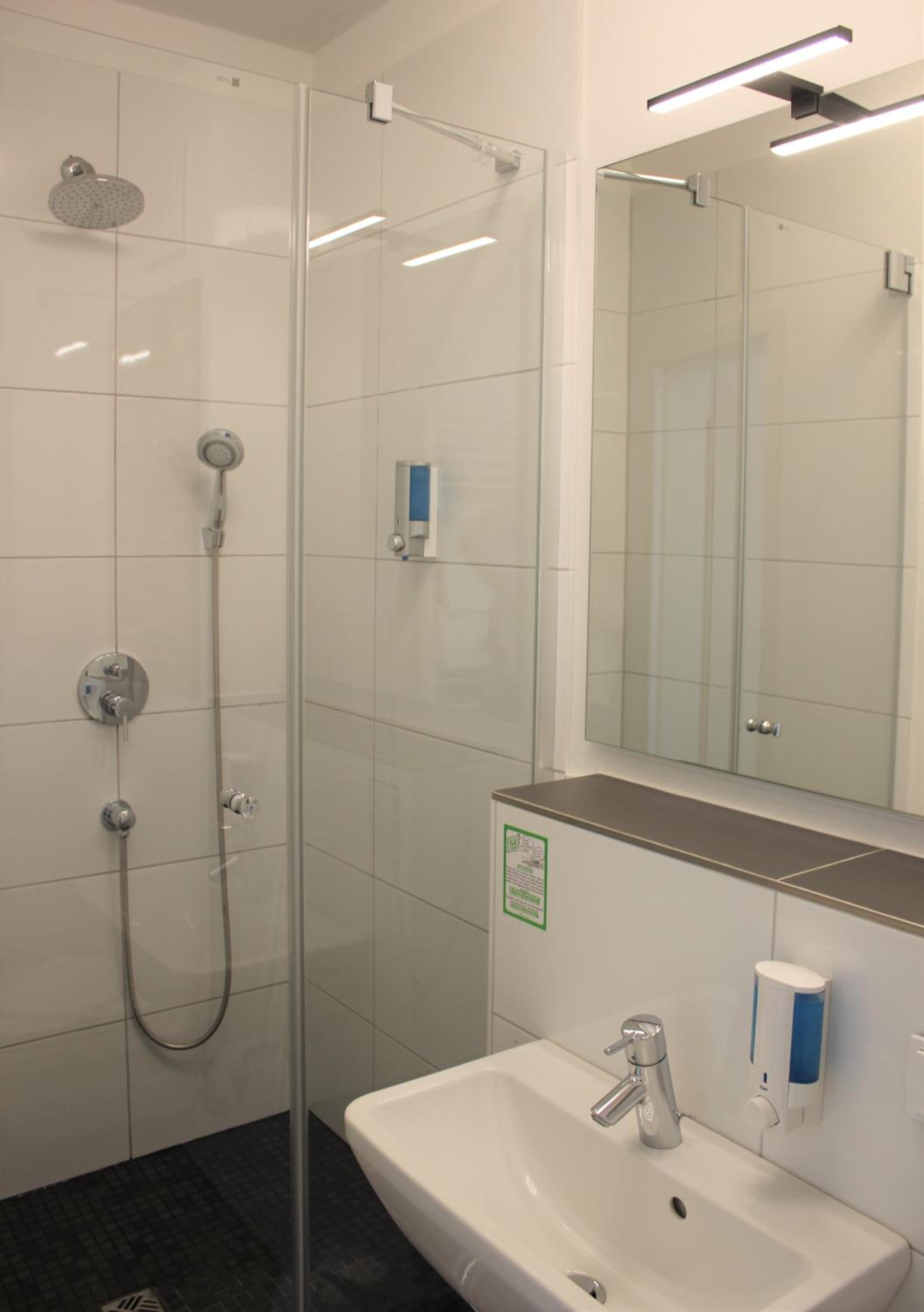 Double Room - Photo 5