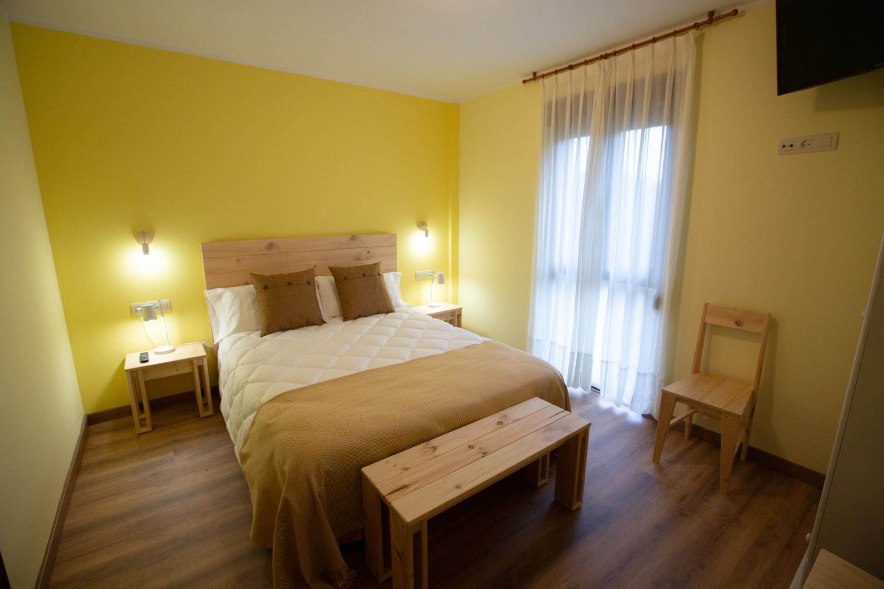 Double or Twin Room - Photo 4