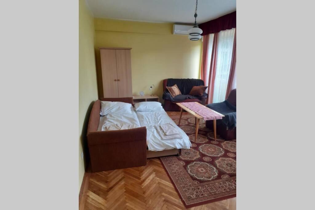 Two-Bedroom Apartment - Photo 7
