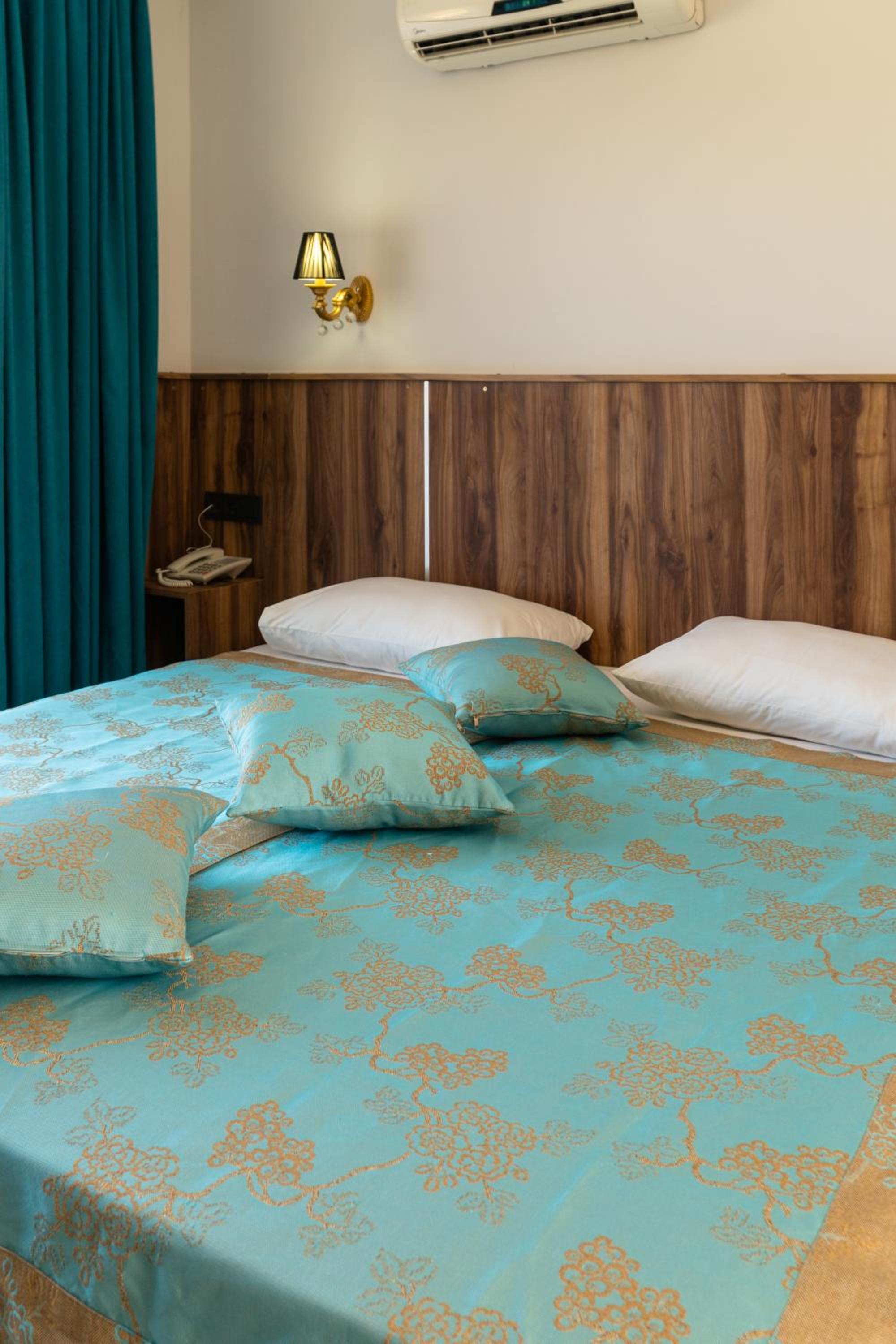 Standard Double Room - Photo 9