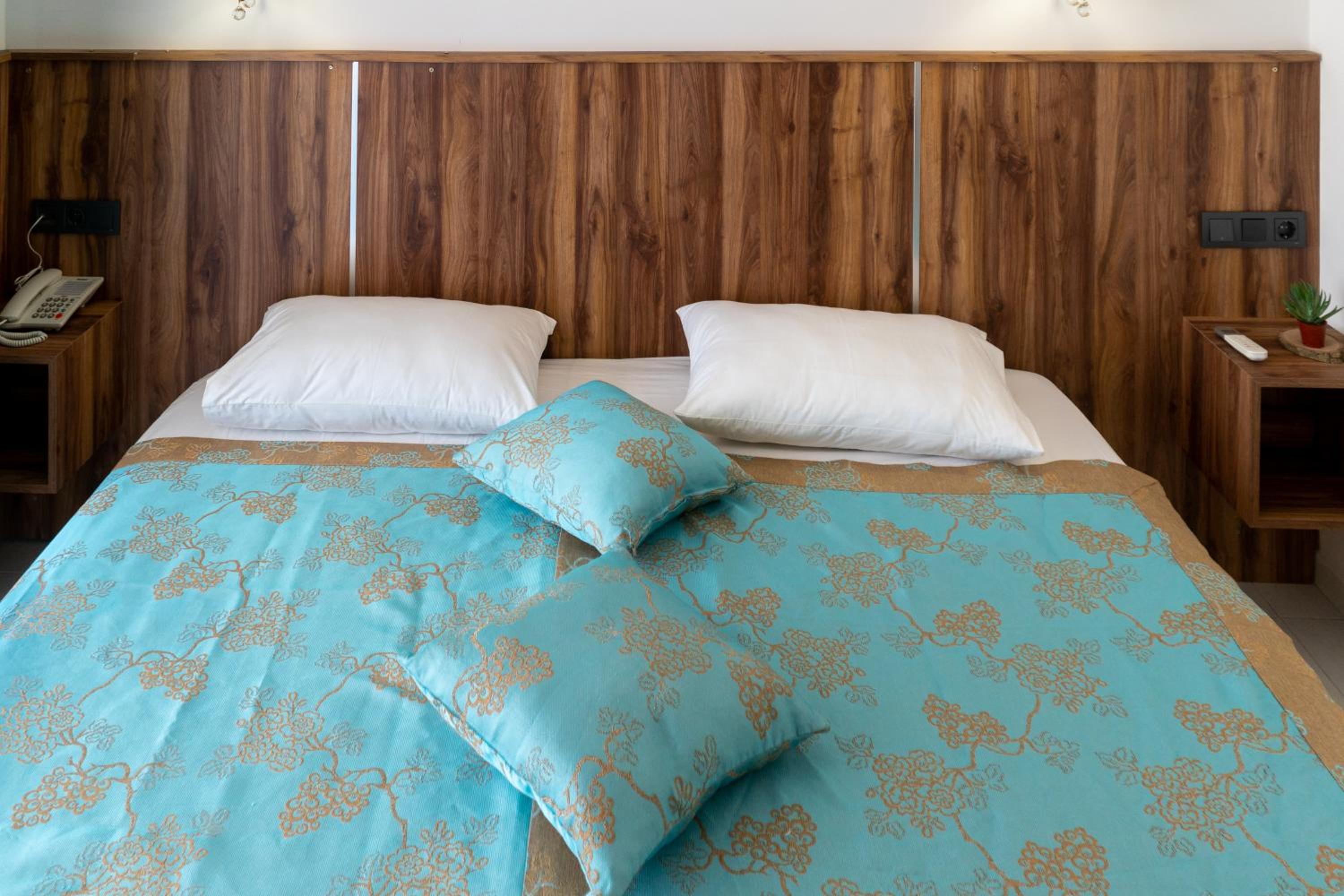 Standard Double Room - Photo 10