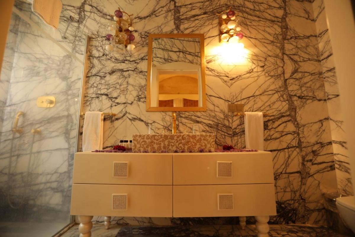 Honeymoon Suite photo 3