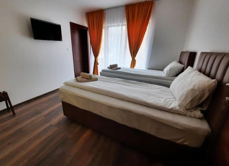 Double Room with Private Bathroom photo 2