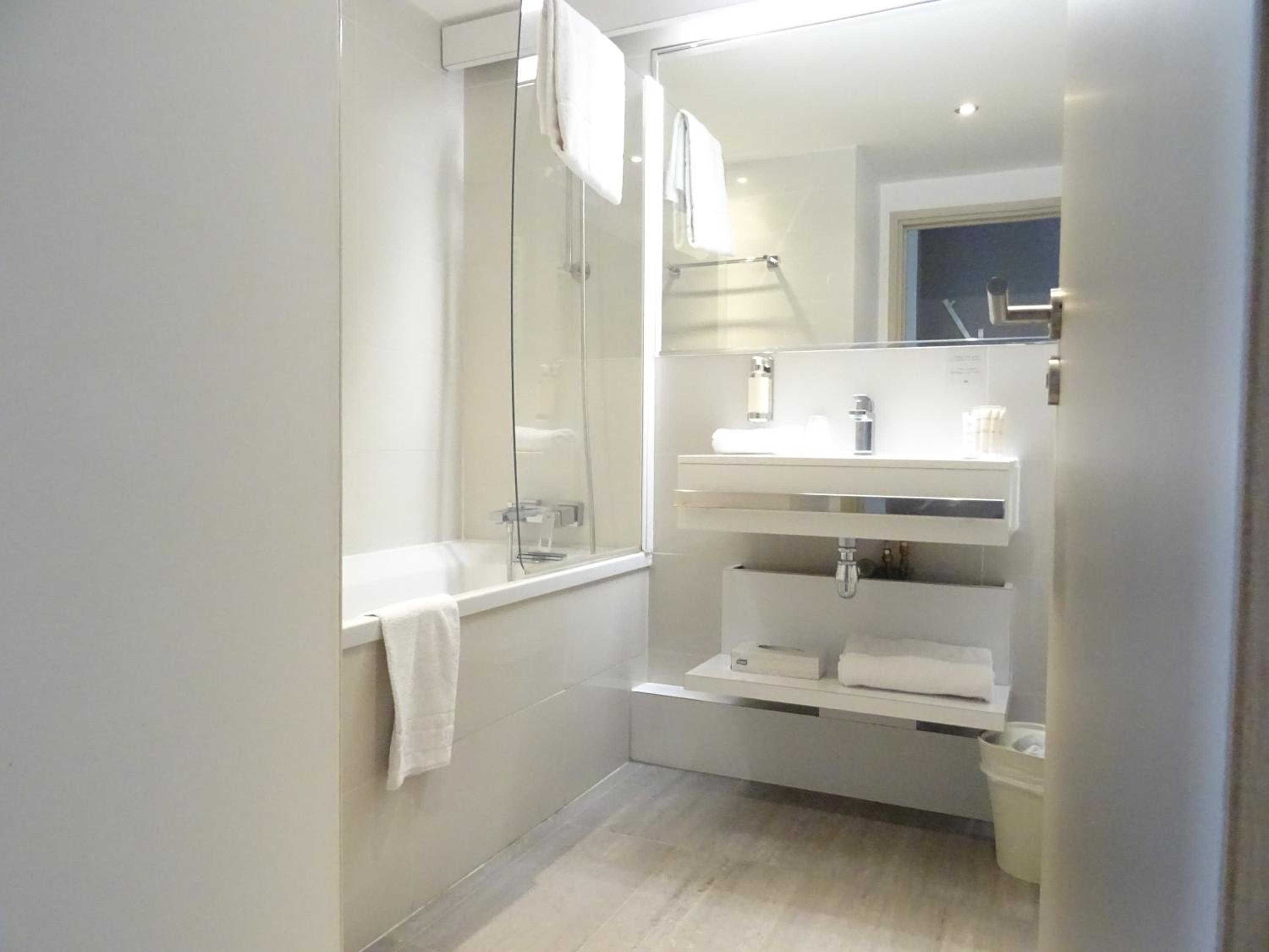 Deluxe Double Room - Photo 10