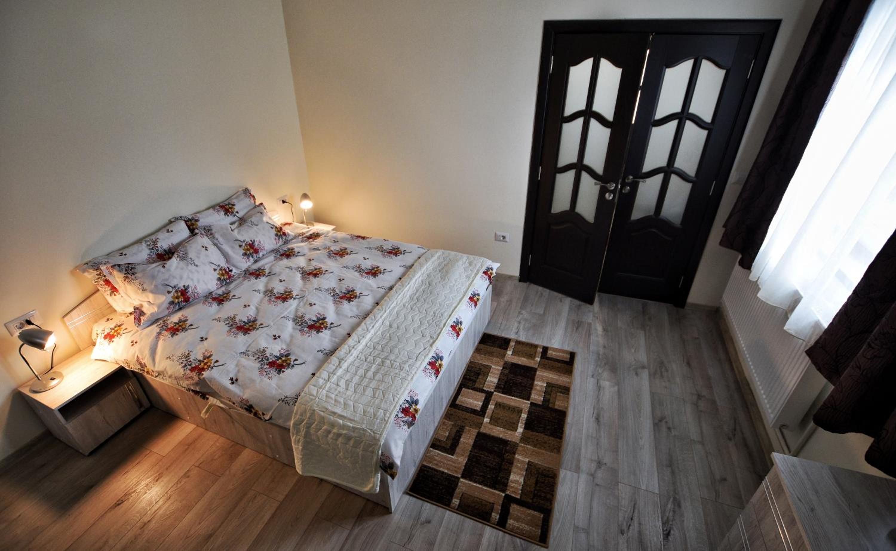 One-Bedroom Apartment - Photo 1