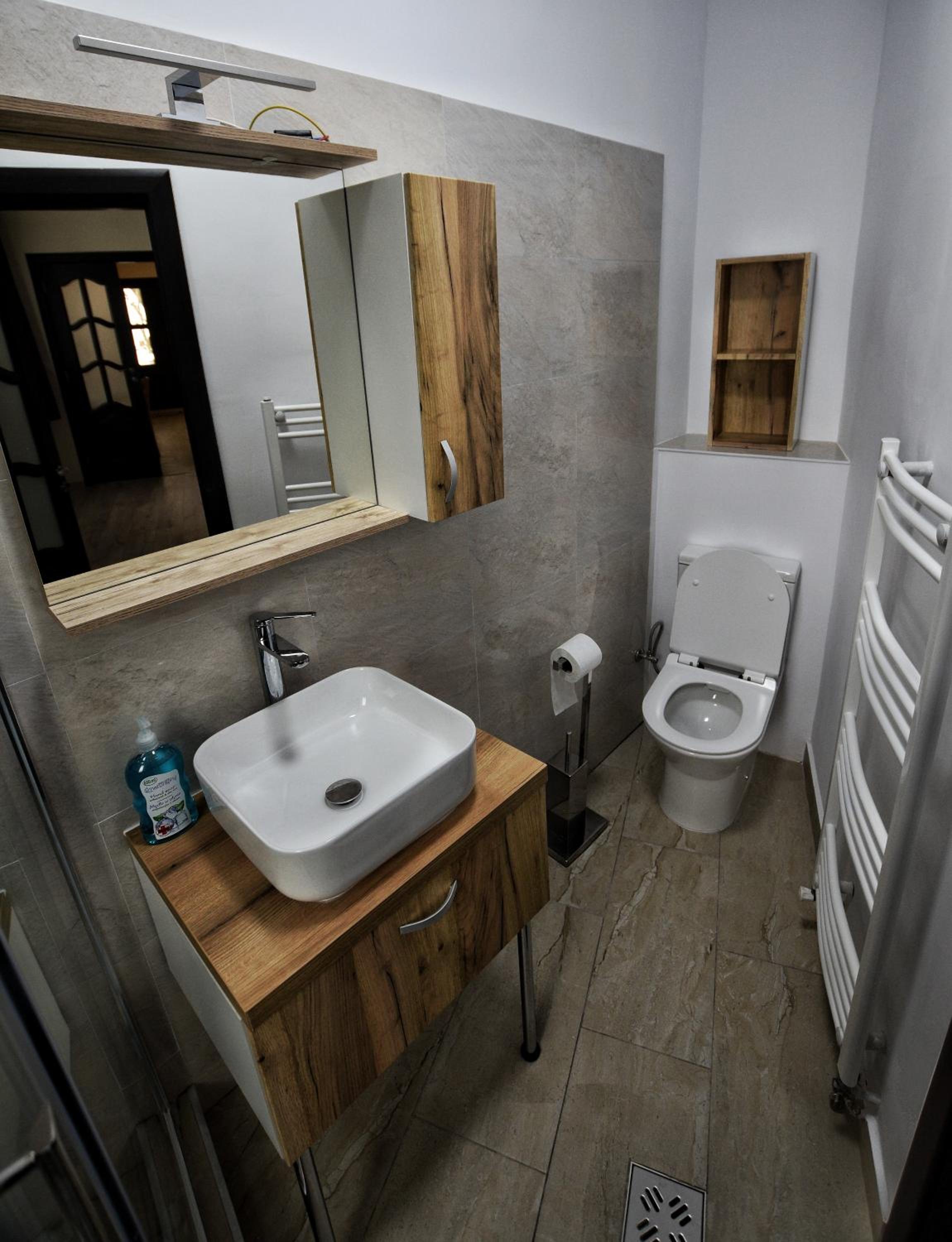 One-Bedroom Apartment - Photo 4