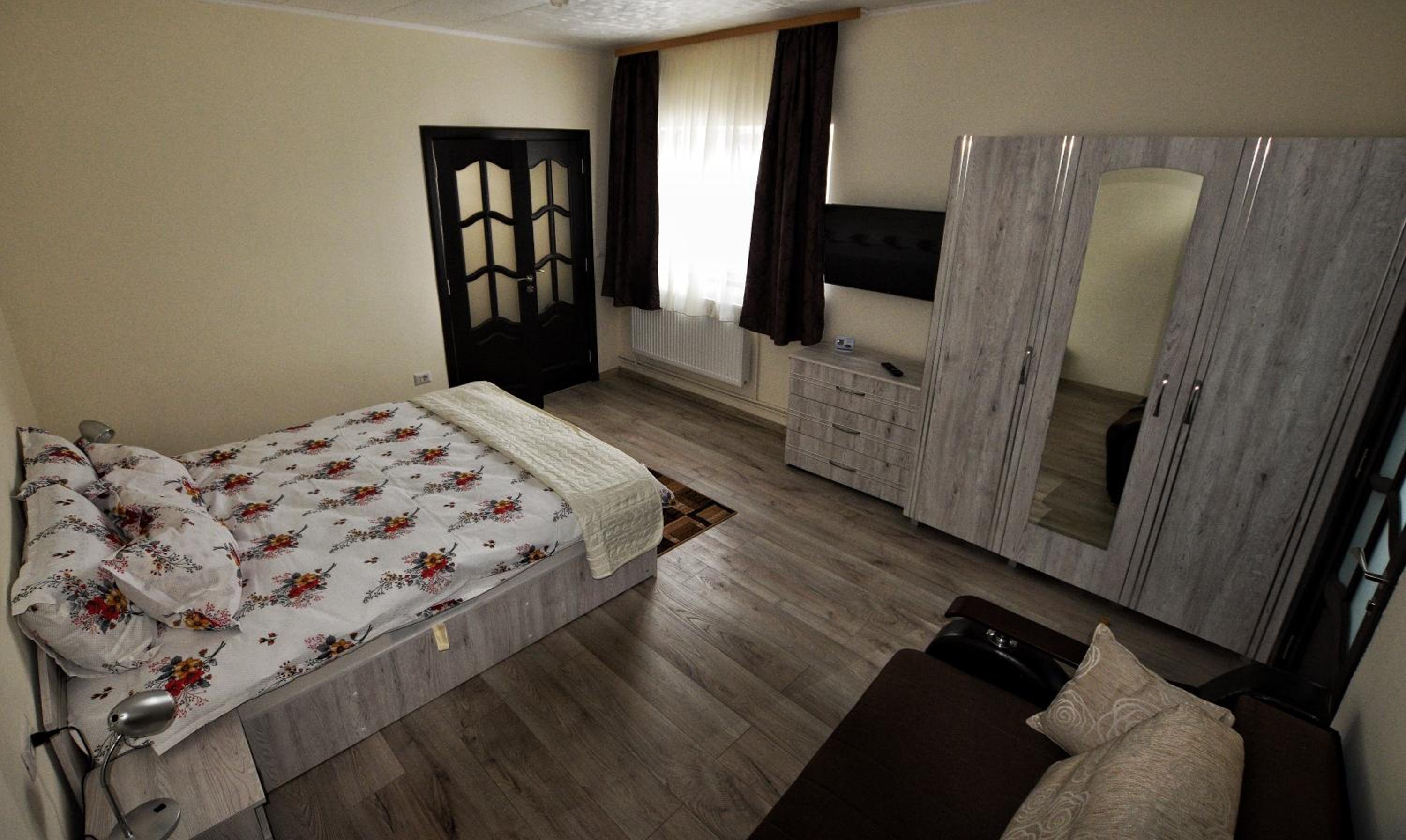 One-Bedroom Apartment - Photo 7