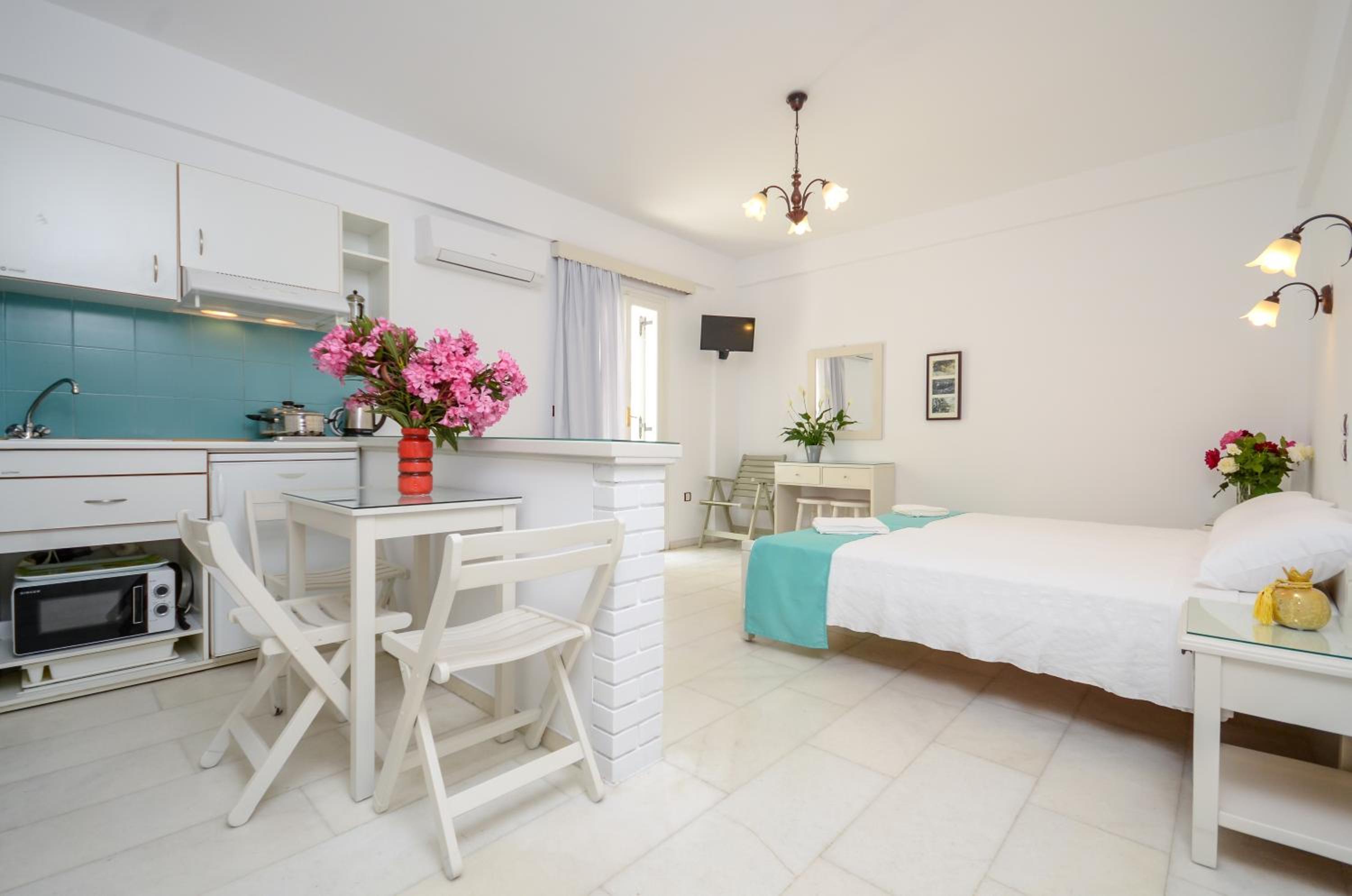 Studio (2 Adults)