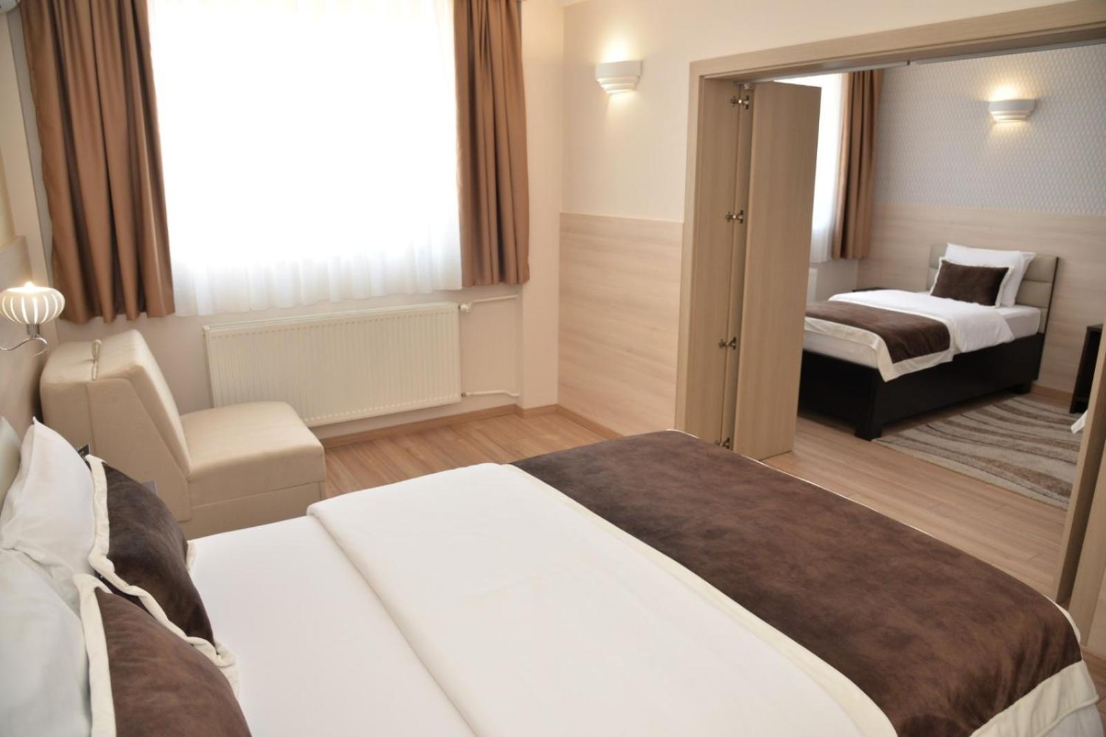 Deluxe Family Suite photo 1