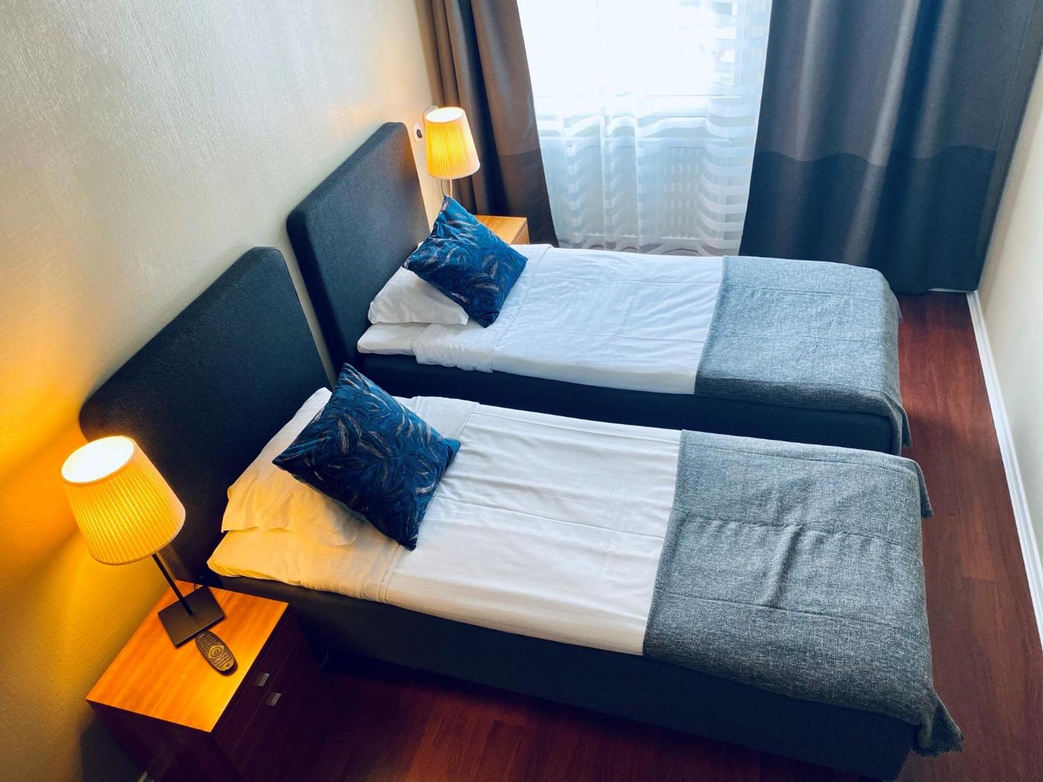 Standard Twin Room - Photo 4