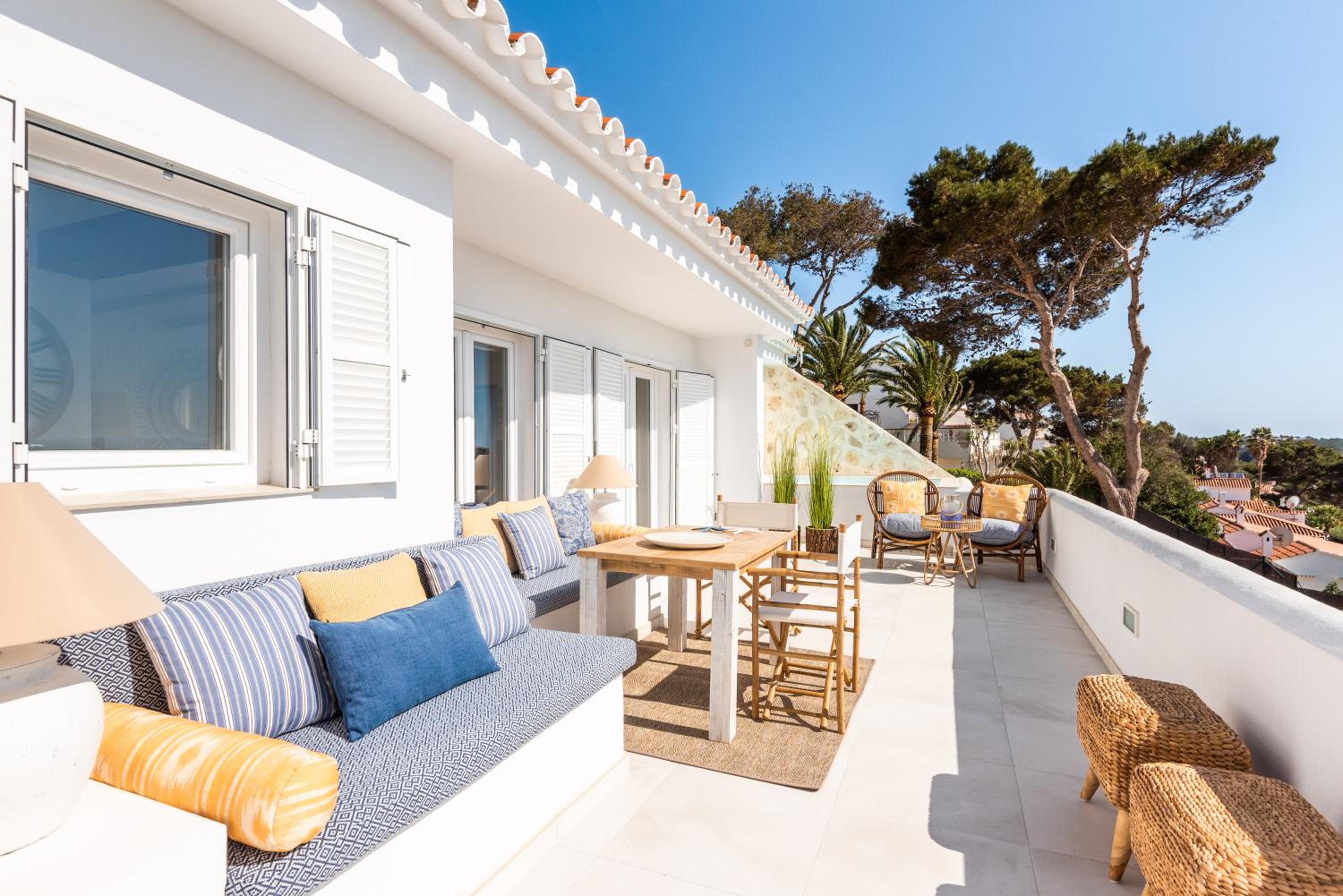 One-Bedroom Apartment with Sea View and Private Pool  photo 2