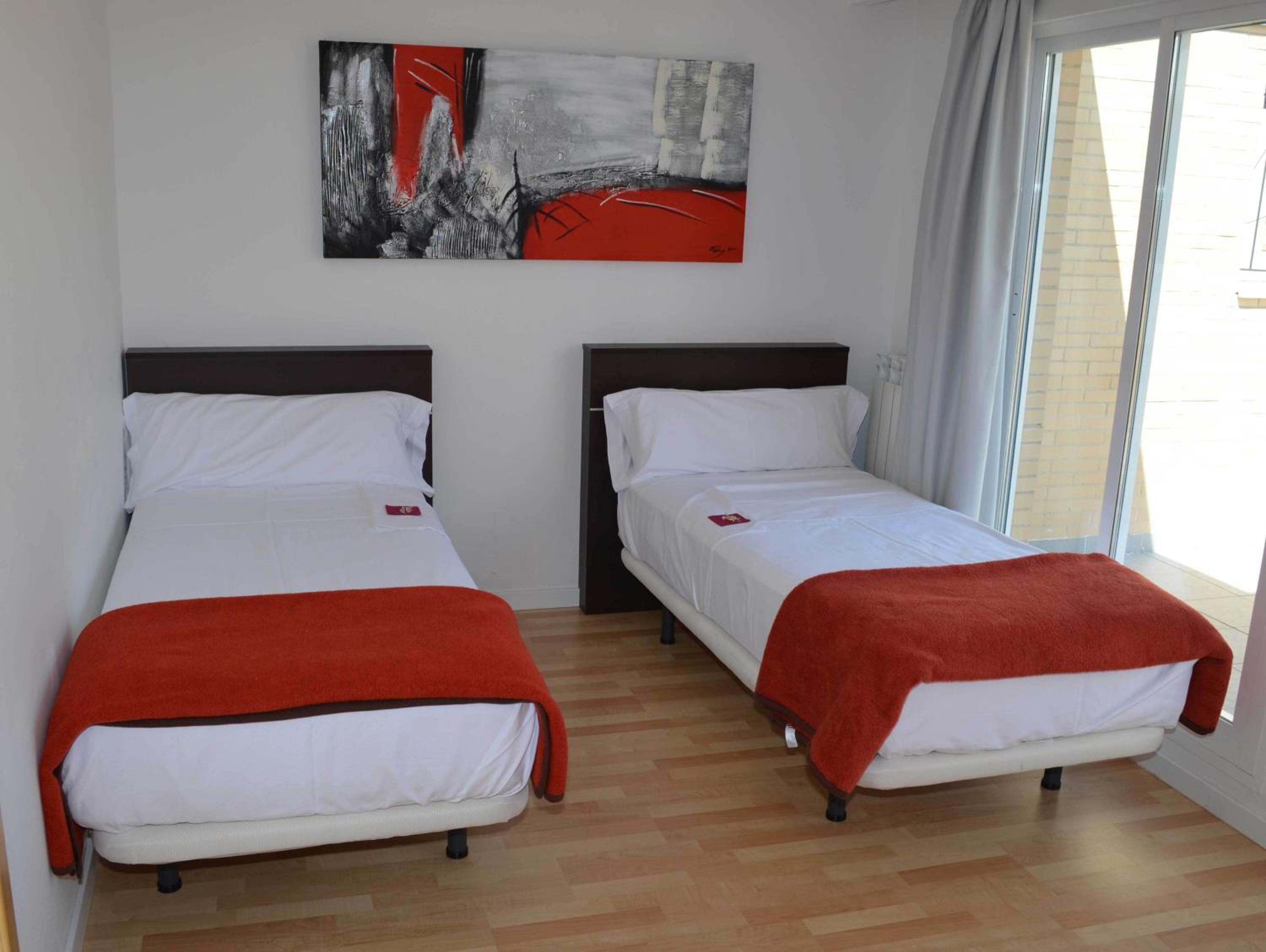 Four-Bedroom Apartment with Terrace - Photo 3