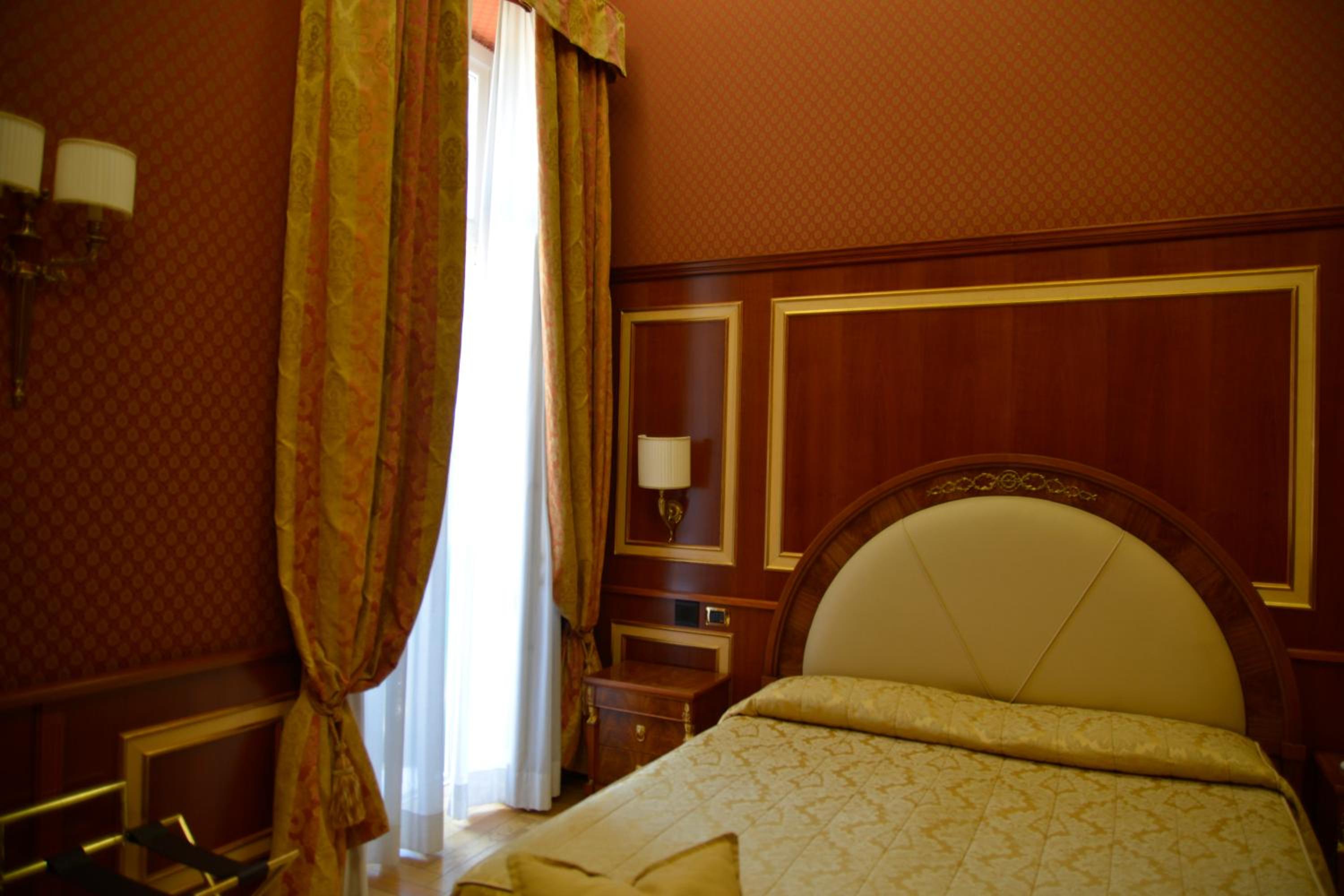 Double or Twin Room with Sea View