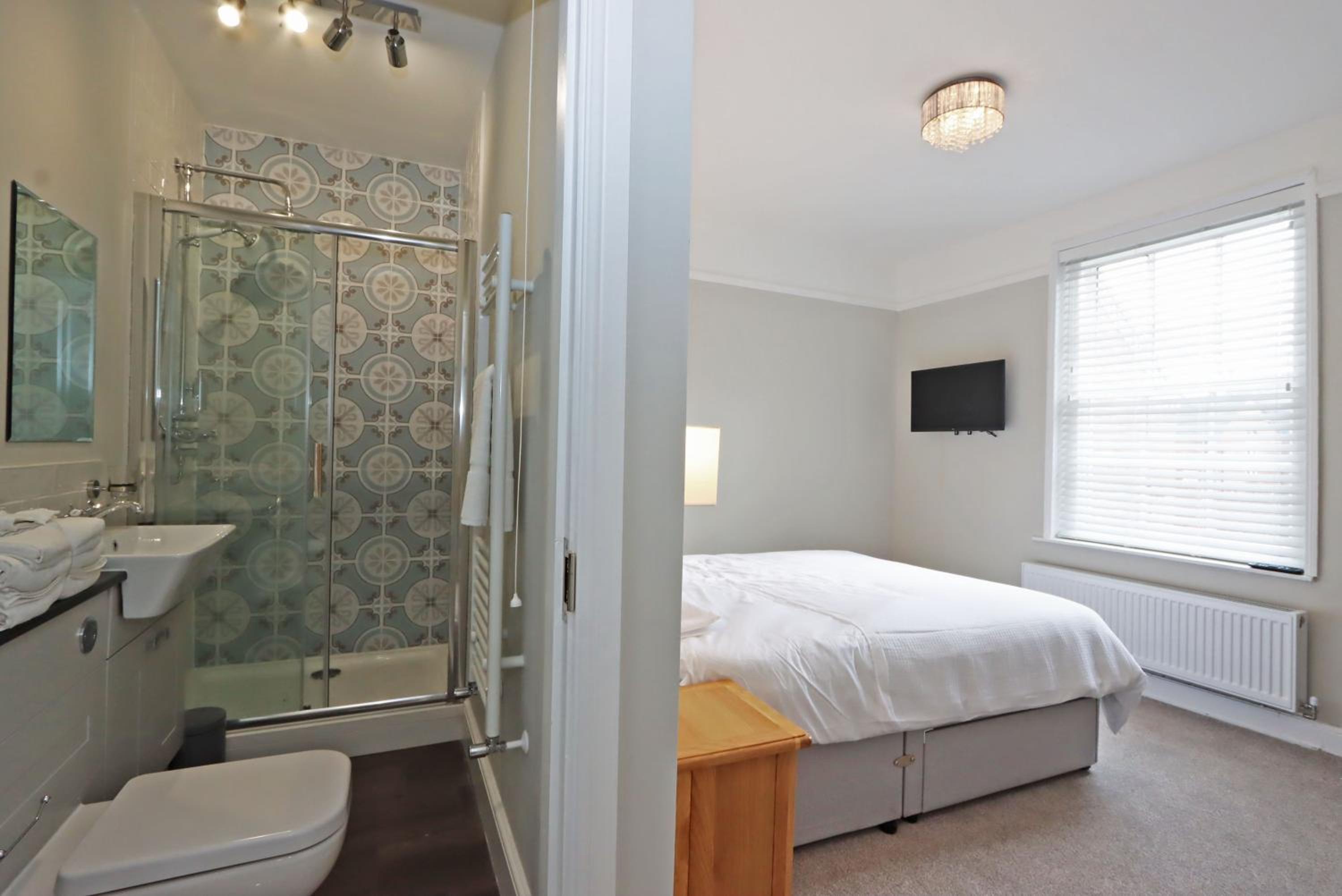Executive Suite - Photo 1