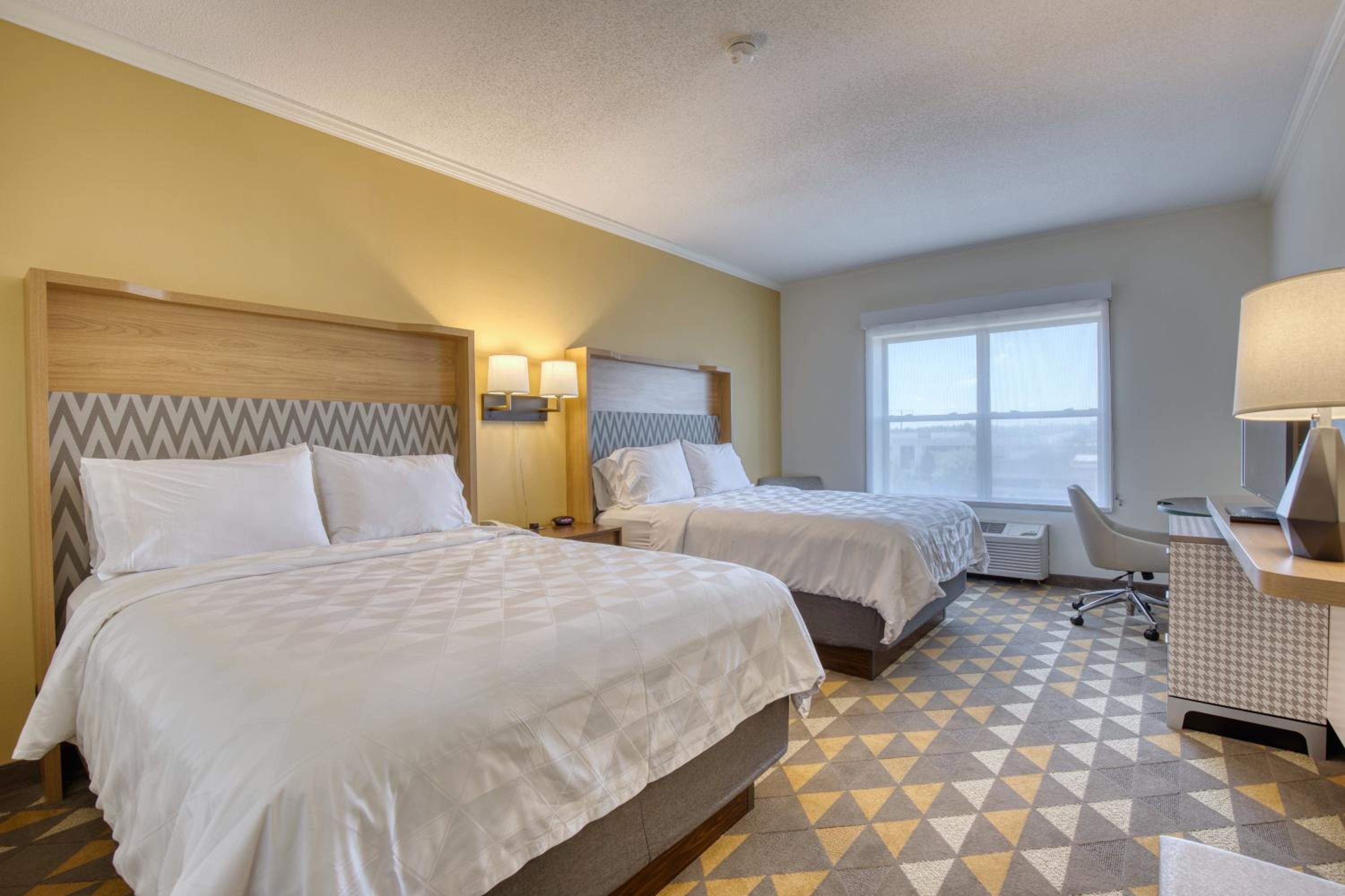 Standard Queen Room with Two Queen Beds - Top Floor - Photo 1