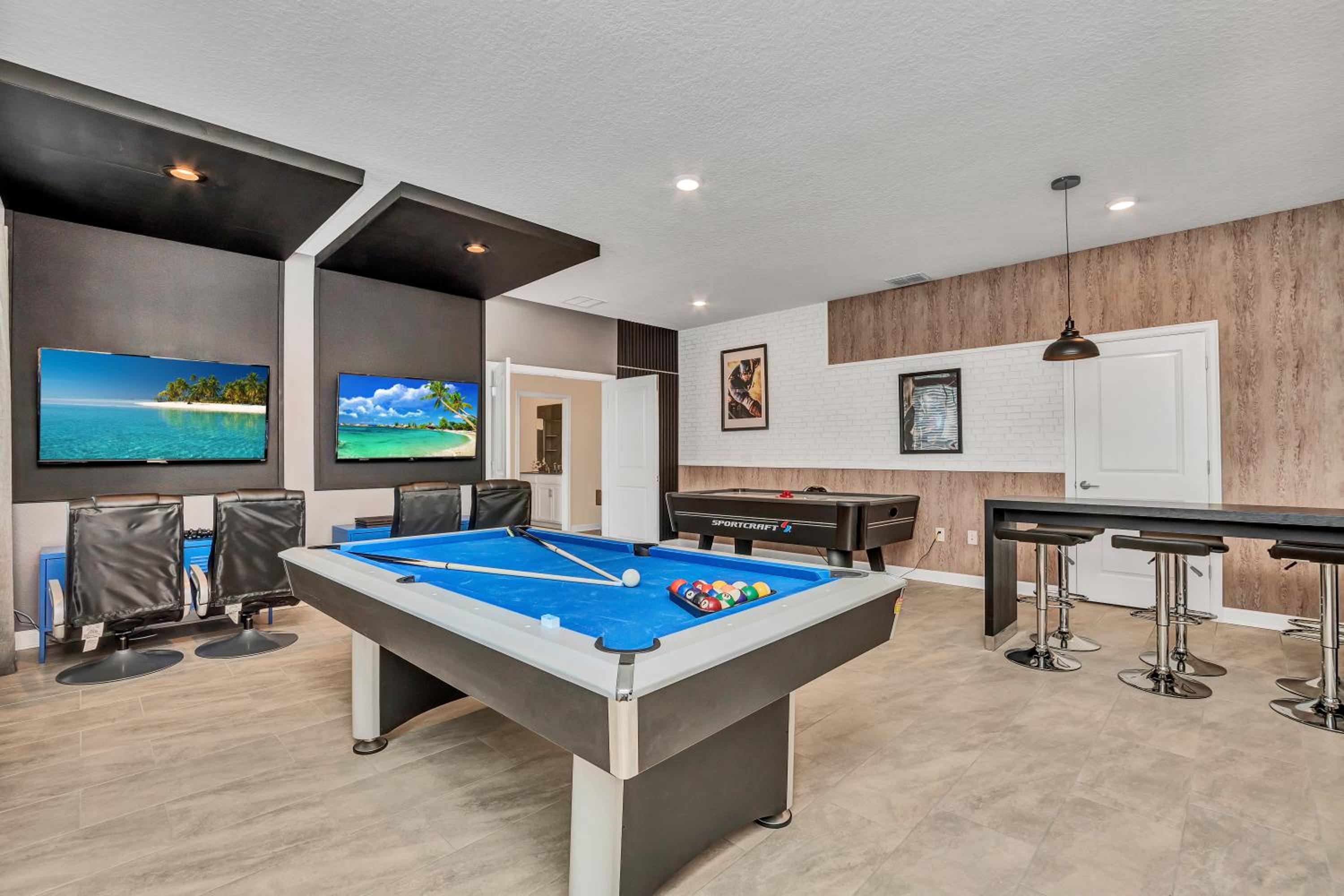 Nine-Bedroom House - Photo 81