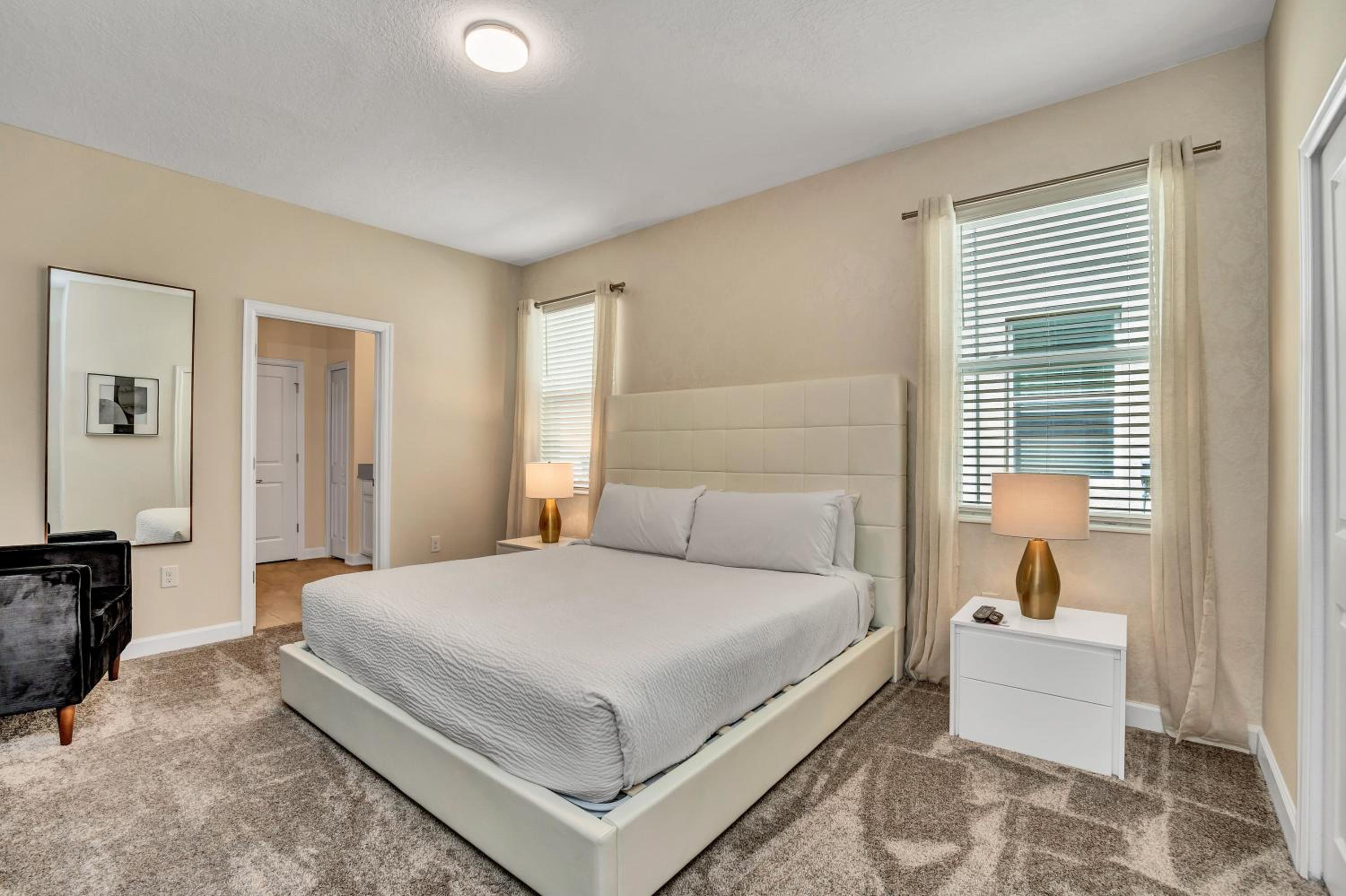 Nine-Bedroom House - Photo 76