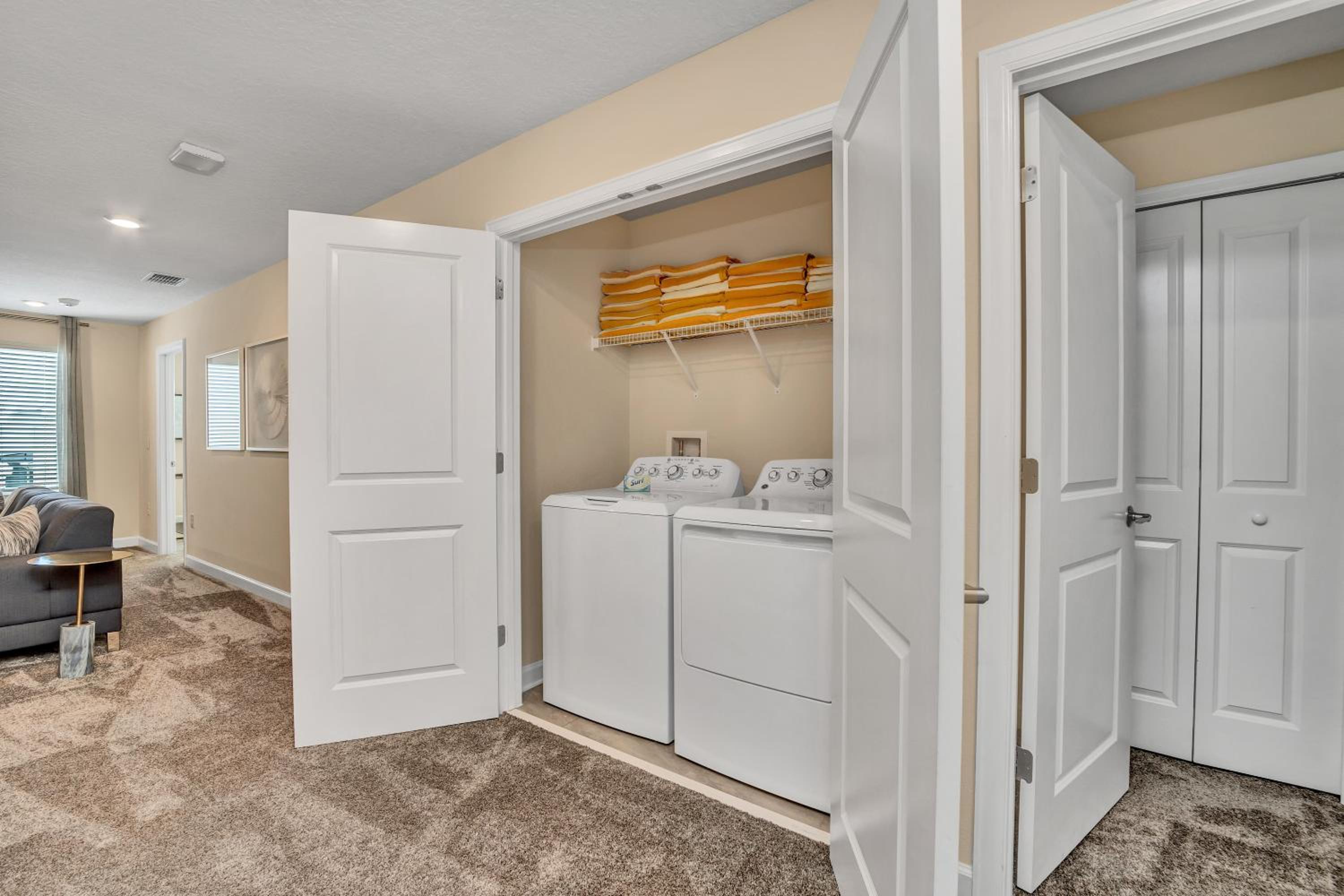 Nine-Bedroom House - Photo 38