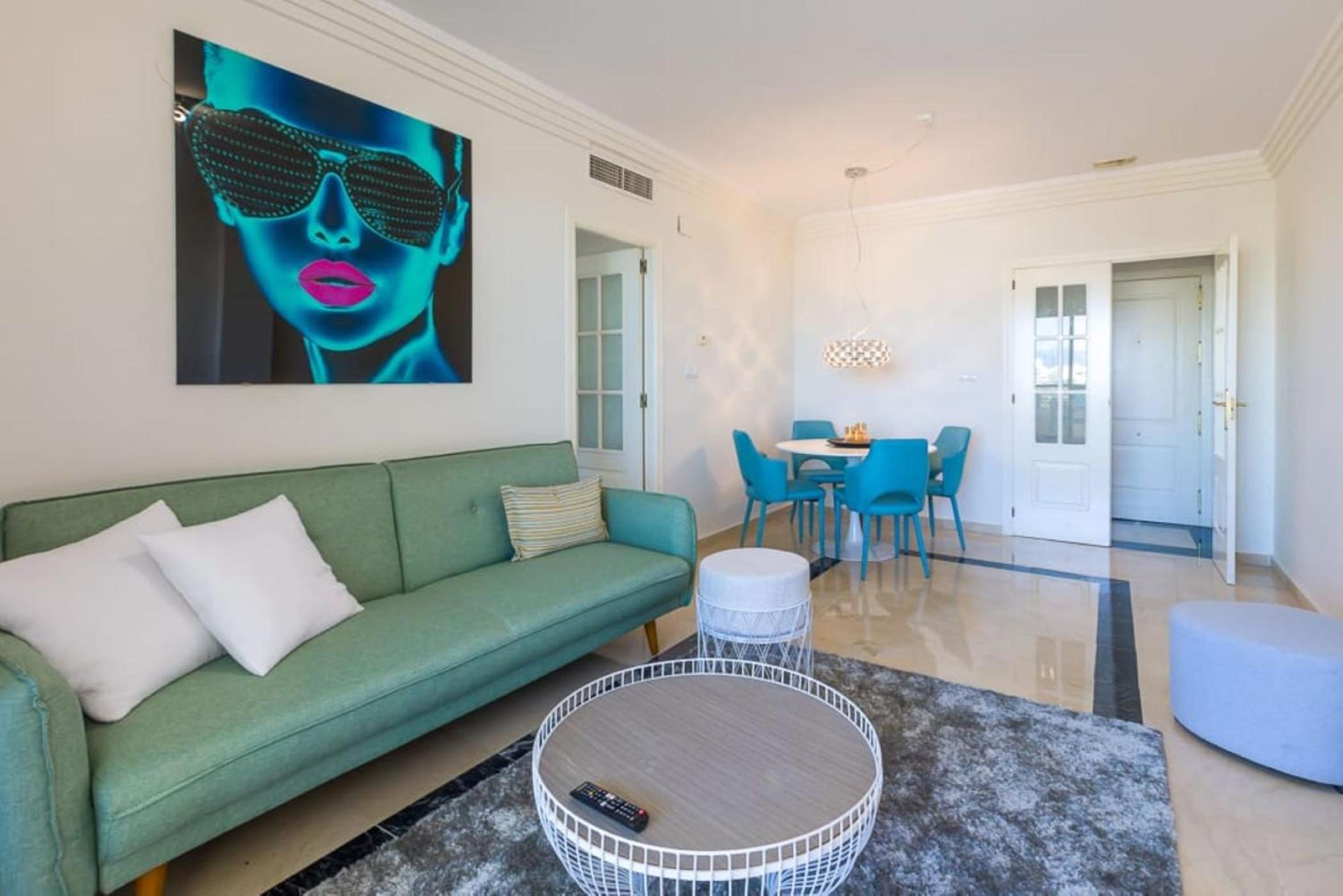 Superior Apartment thumbnail 5
