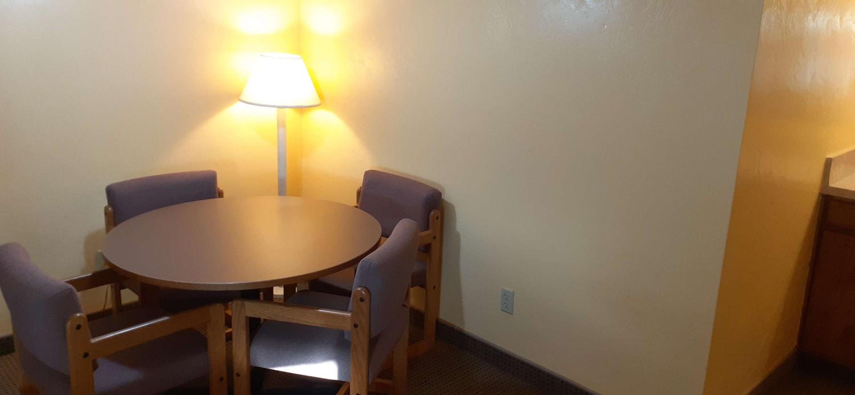 Queen Suite with Sofa Bed - Non-Smoking - Photo 7