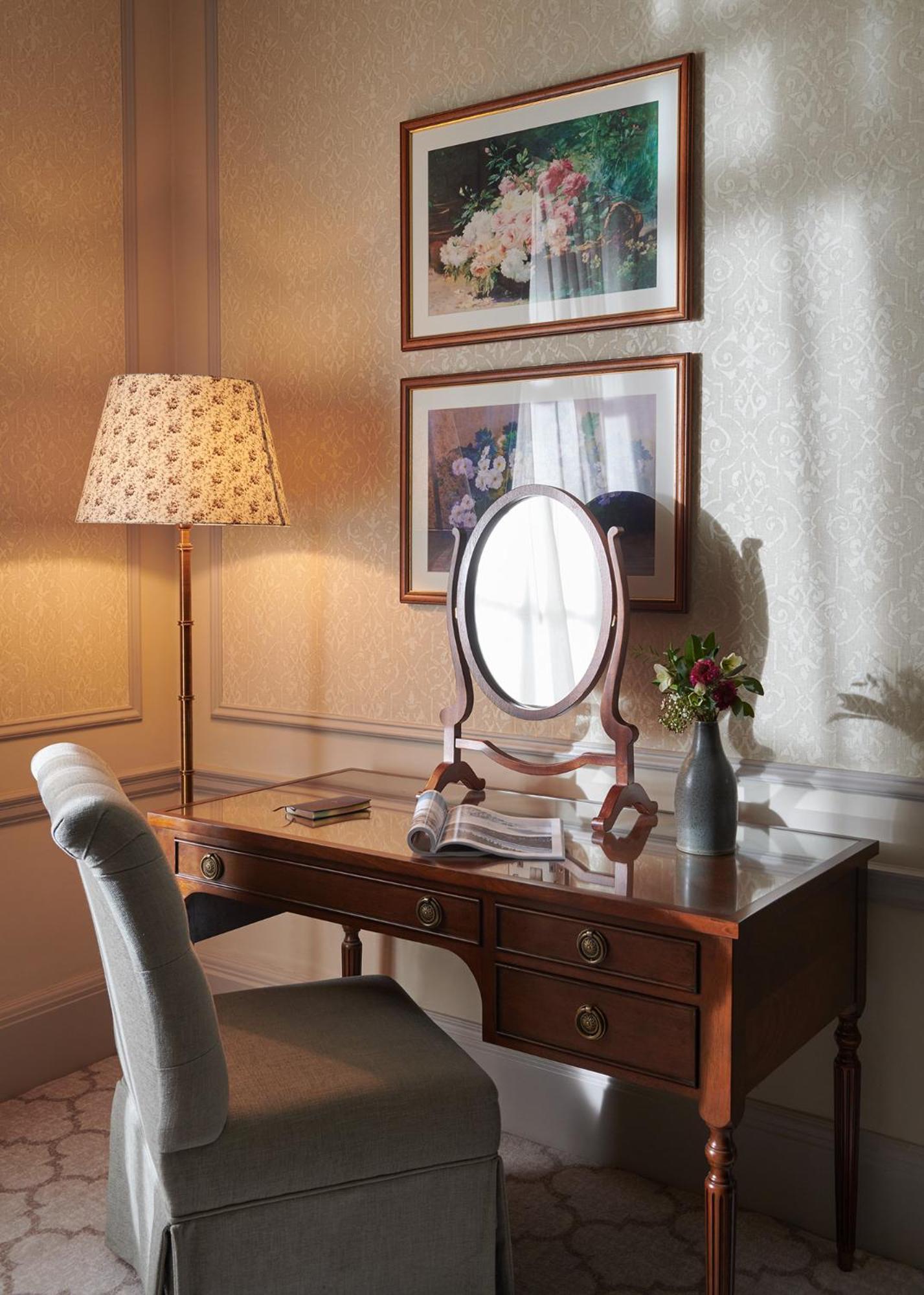 Luxury King Room with View - Photo 3
