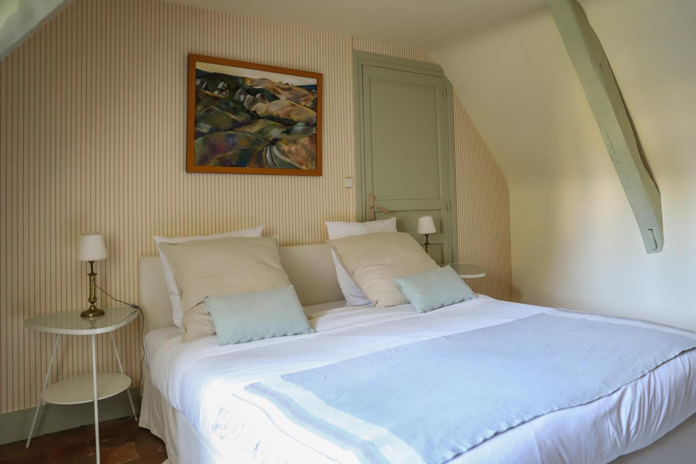 Two-Bedroom Suite - Photo 16